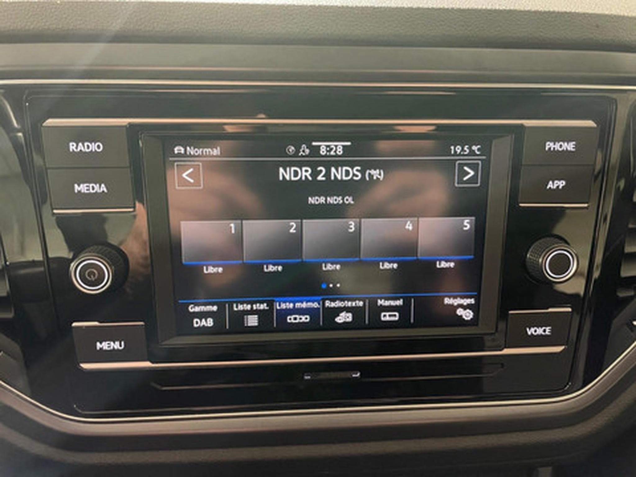 VW T-Roc Cabrio 1.0 TSI R-LINE (2026) - Photo 3