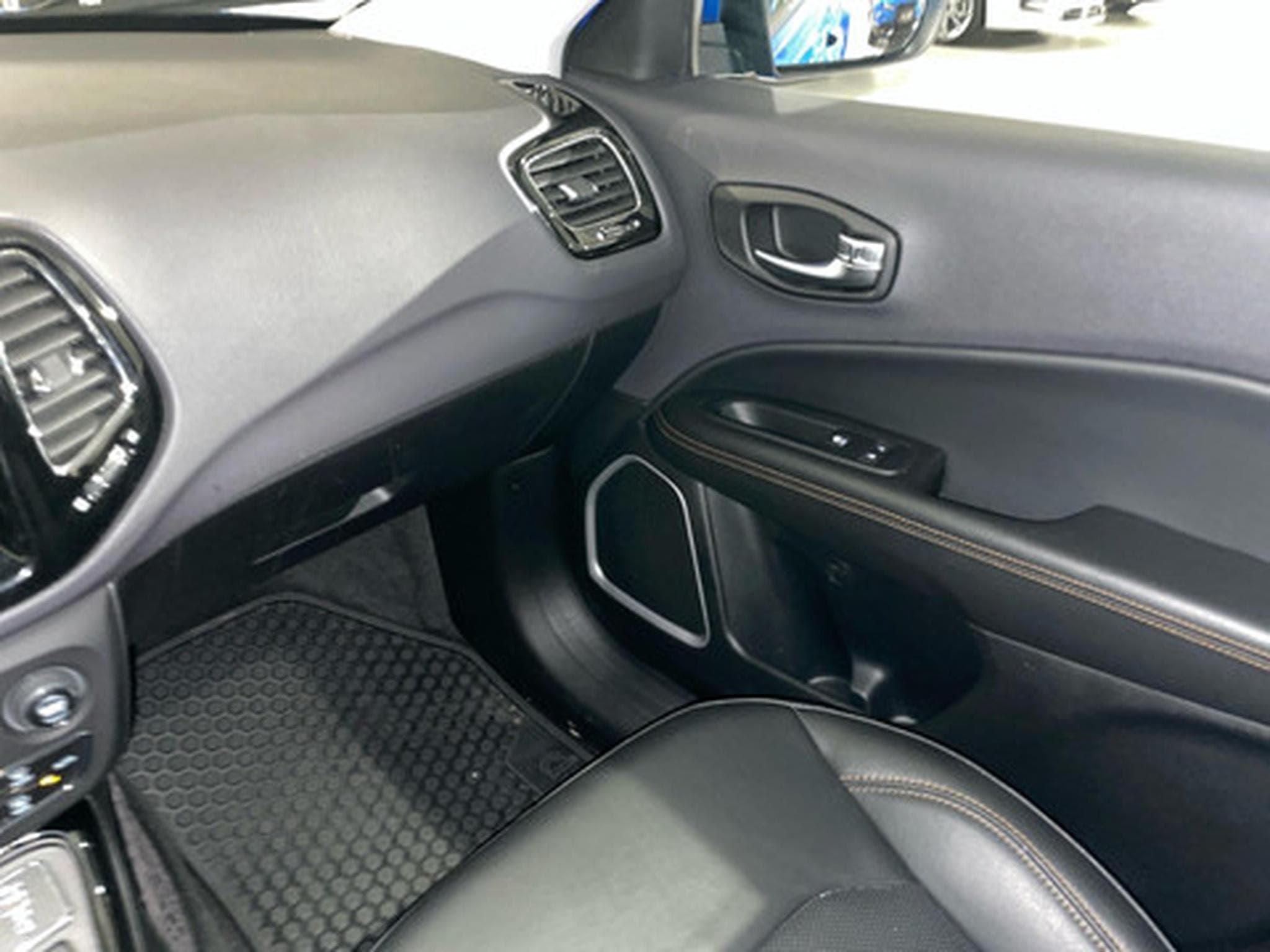 Jeep Compass 2.0 MJD 103kW 4x4 Limited Auto (2019) - Foto 9