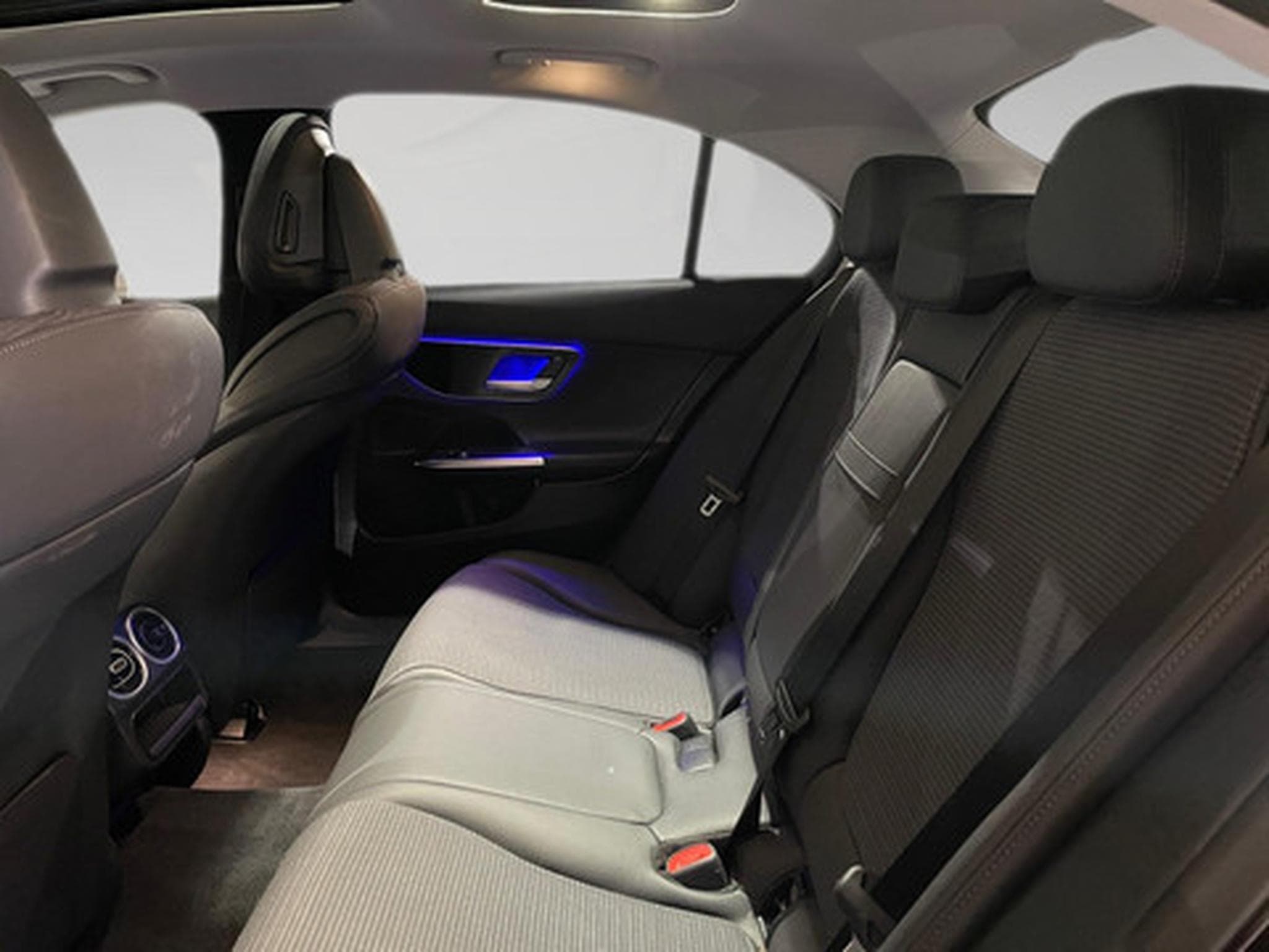 Mercedes C 200 C AMG Line (2026) - Photo 11