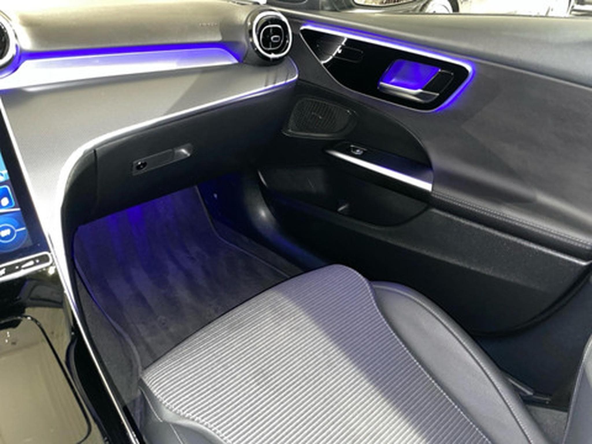 Mercedes C 200 C AMG Line (2026) - Photo 9