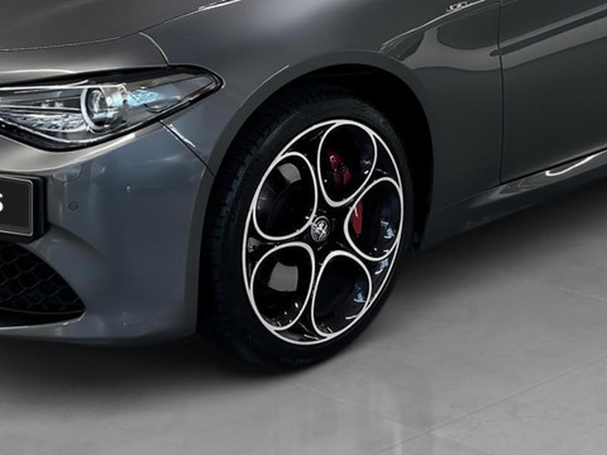 Alfa-Romeo Giulia 2.0 TB 280 Q4 Veloce AUTO (2026) - Photo 18
