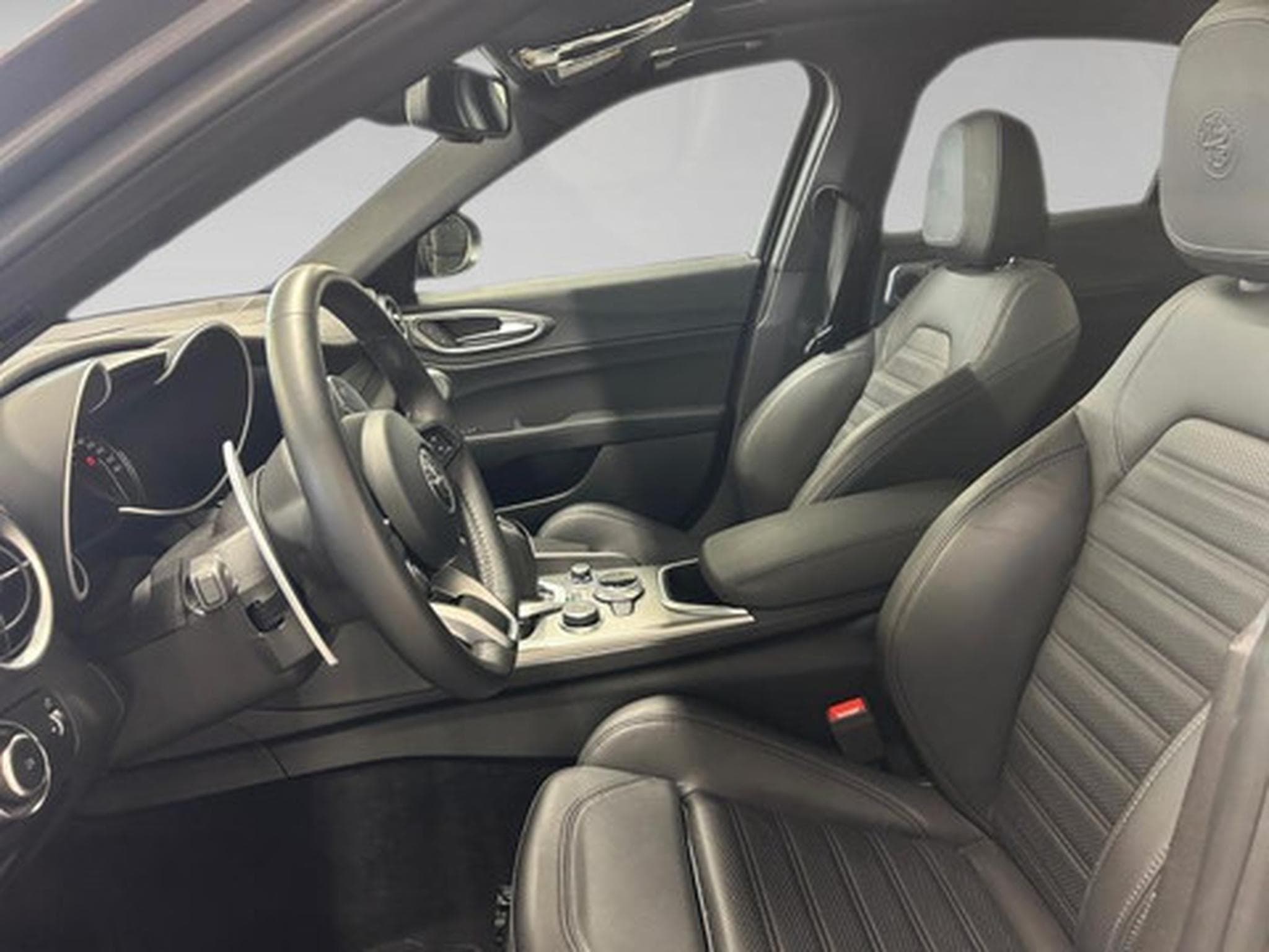 Alfa-Romeo Giulia 2.0 TB 280 Q4 Veloce AUTO (2026) - Photo 3