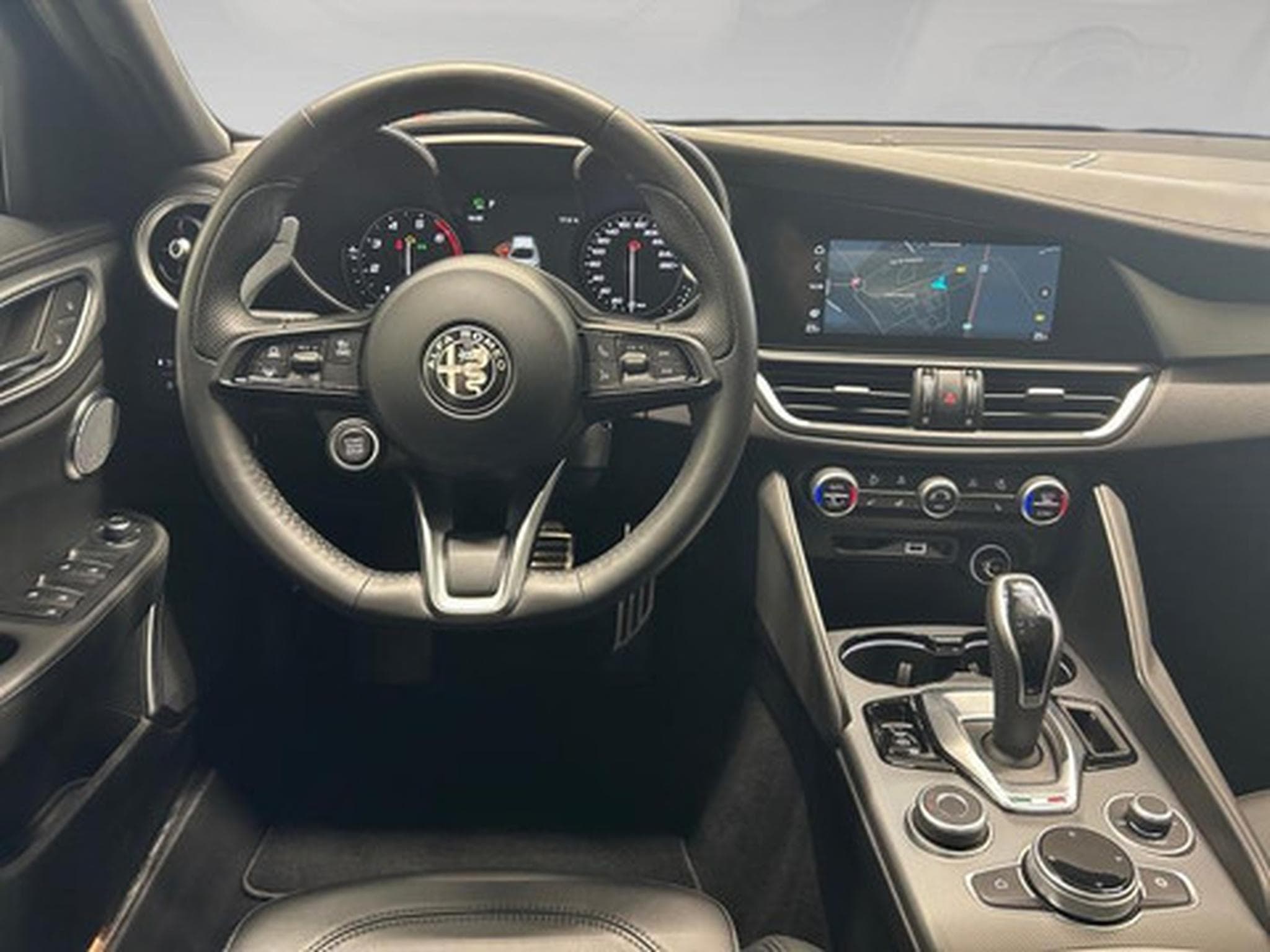 Alfa-Romeo Giulia 2.0 TB 280 Q4 Veloce AUTO (2026) - Photo 5