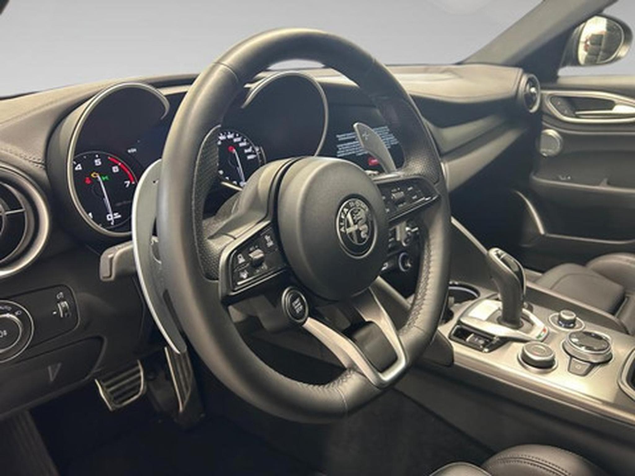 Alfa-Romeo Giulia 2.0 TB 280 Q4 Veloce AUTO (2026) - Photo 7