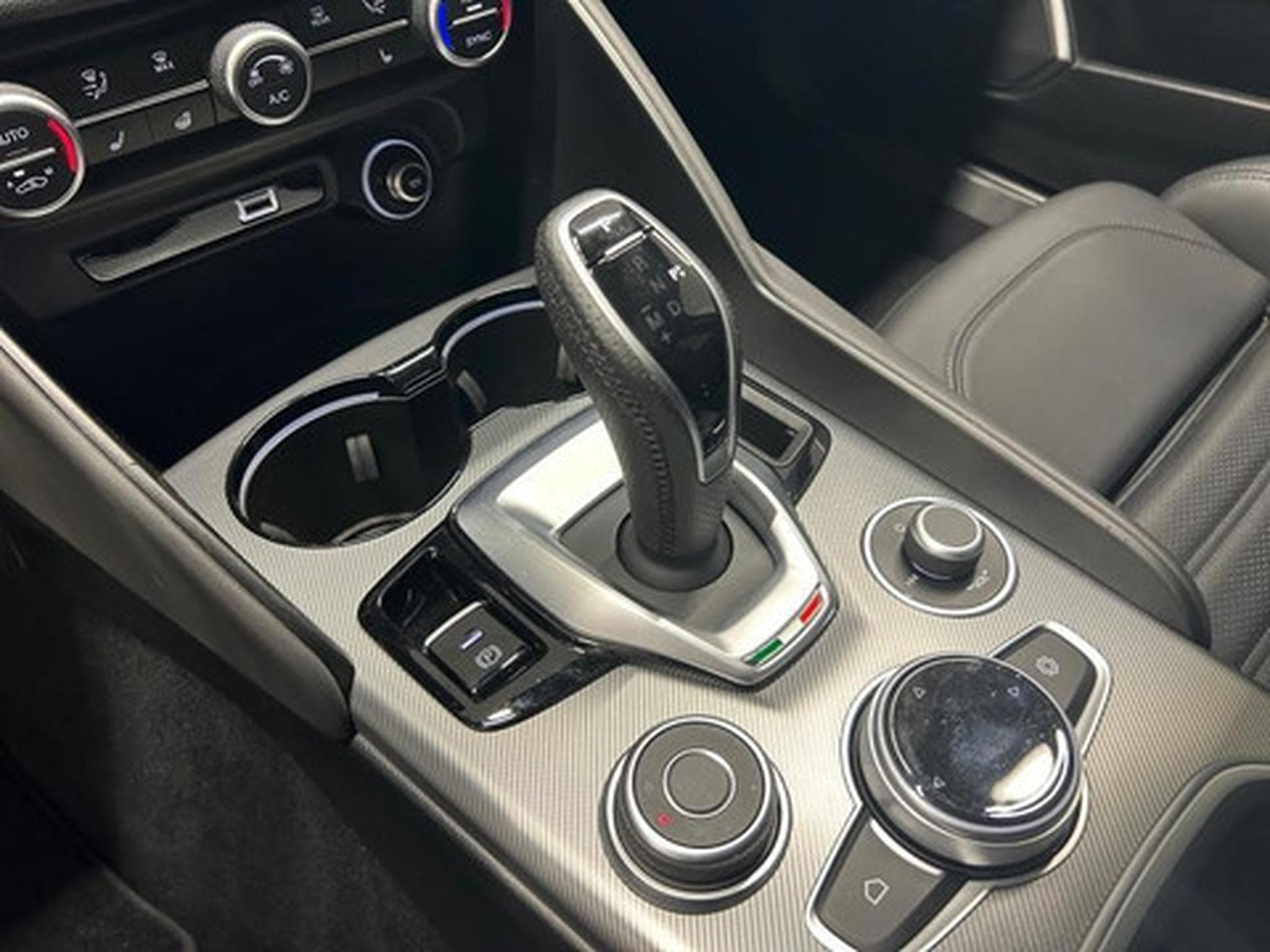 Alfa-Romeo Giulia 2.0 TB 280 Q4 Veloce AUTO (2026) - Photo 9