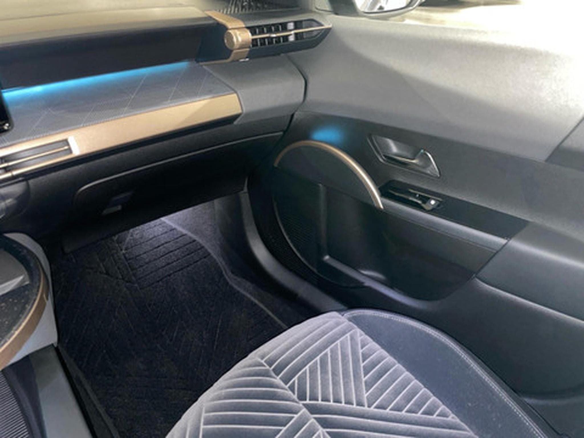 Lancia Ypsilon 1.2 Hybrid 74kW eDCT LX (2026) - Photo 9