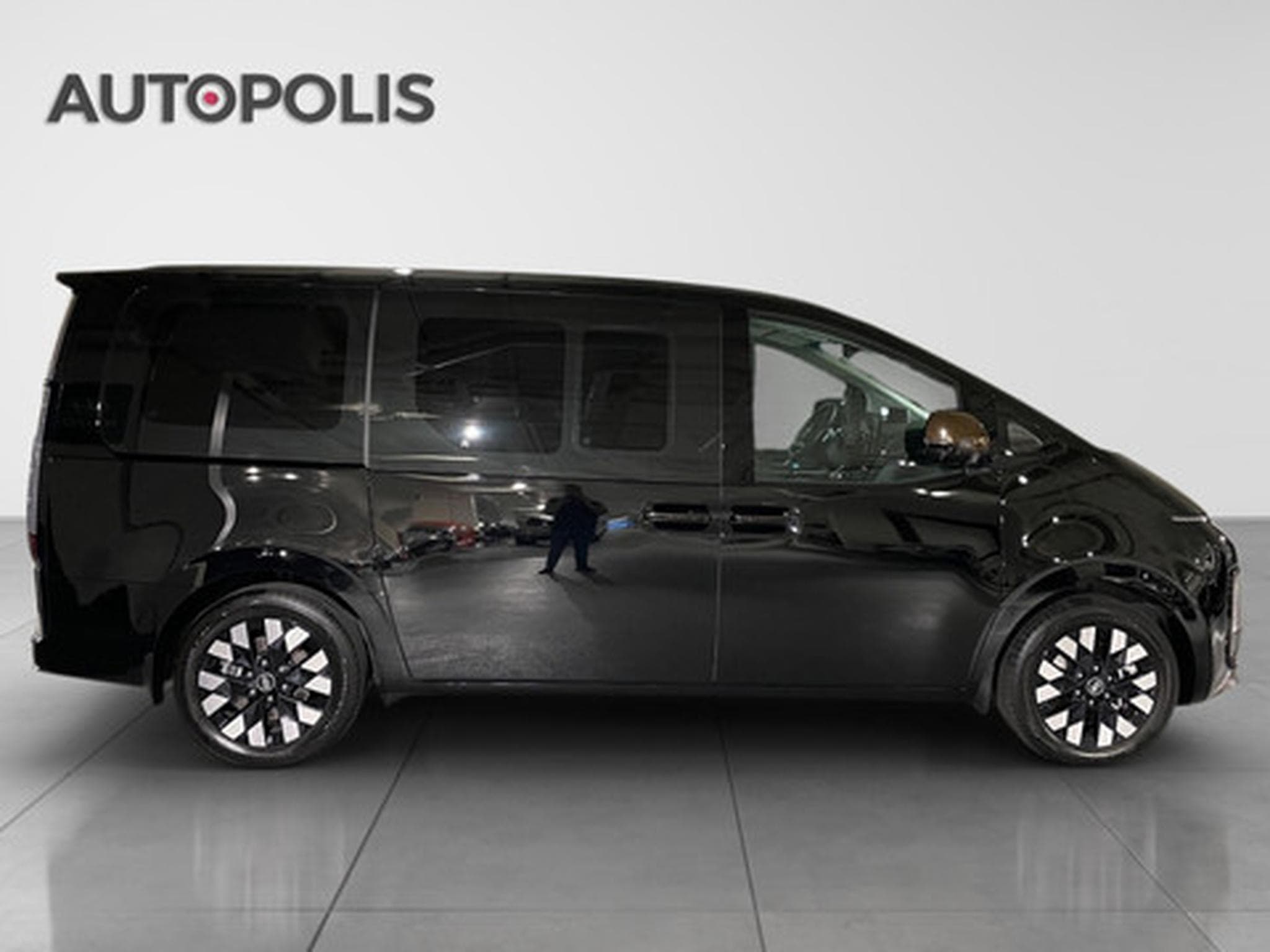 Hyundai Staria 1.6 T-GDi HEV 6AT 7ST Luxury Bronze (2026) - Photo 18