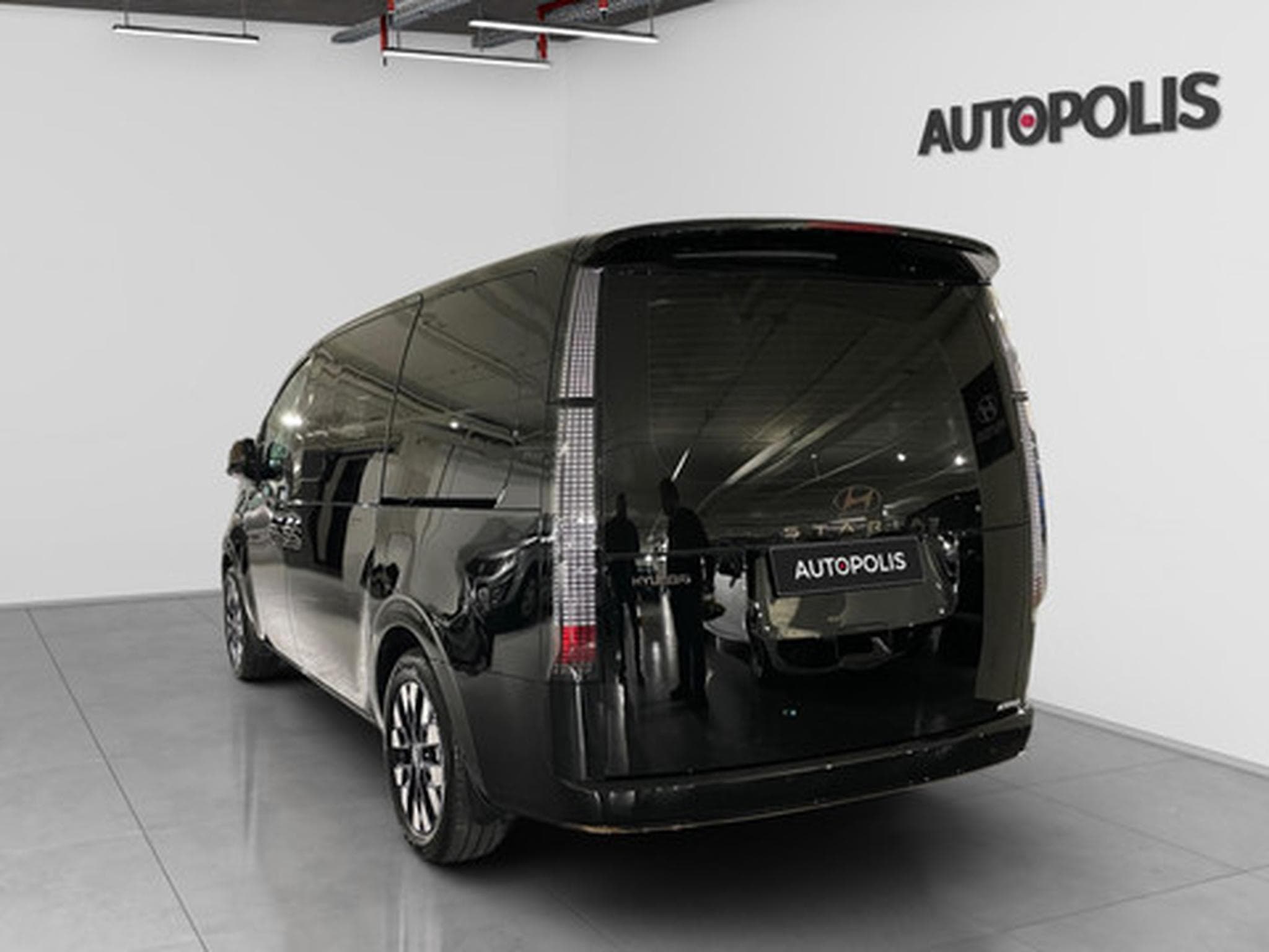 Hyundai Staria 1.6 T-GDi HEV 6AT 7ST Luxury Bronze (2026) - Photo 20