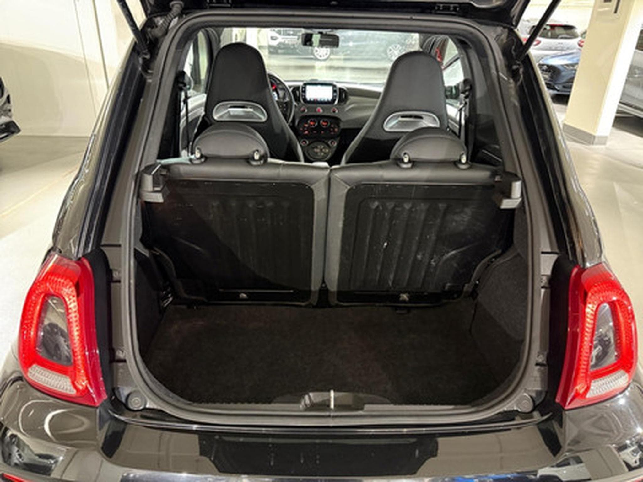 Abarth 500 1.4 T-Jet 595 121kW Turismo (2026) - Photo 12