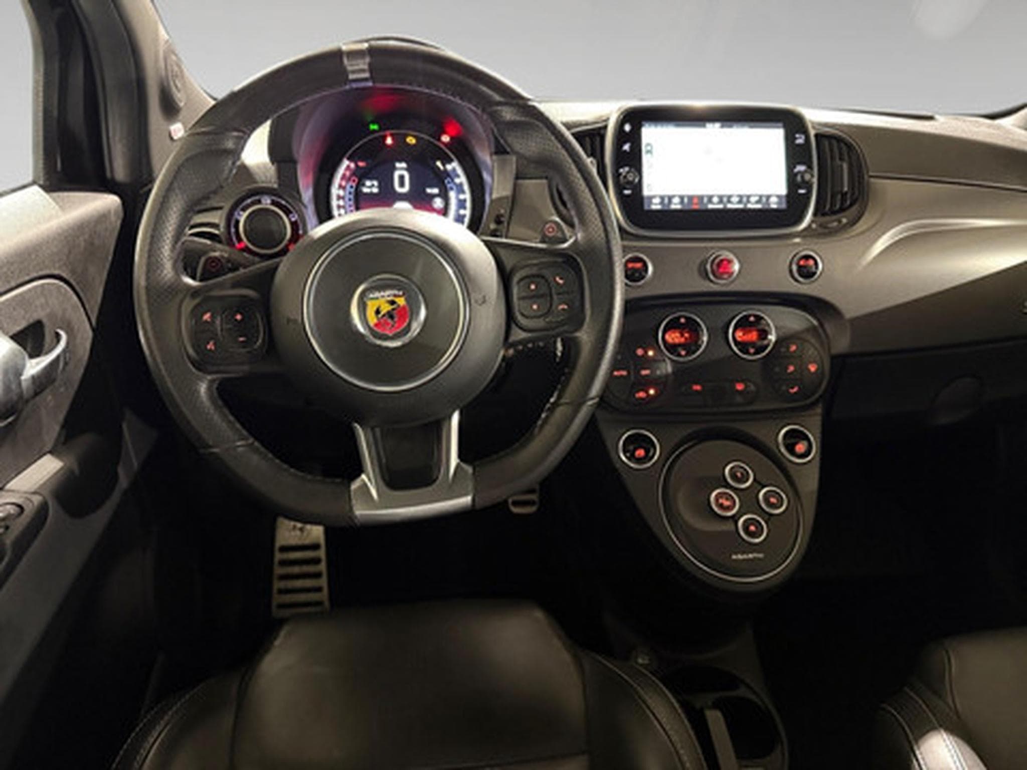 Abarth 500 1.4 T-Jet 595 121kW Turismo (2026) - Photo 6