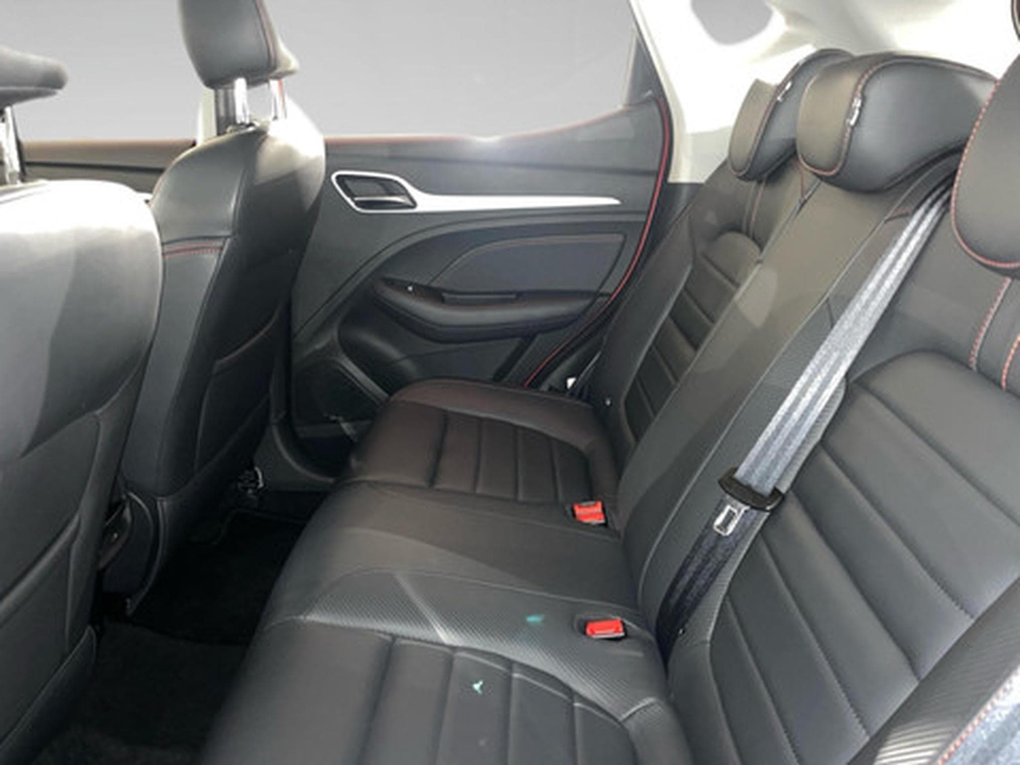 MG ZS 1.0 T-GDi AT LUXURY (2024) - Photo 11