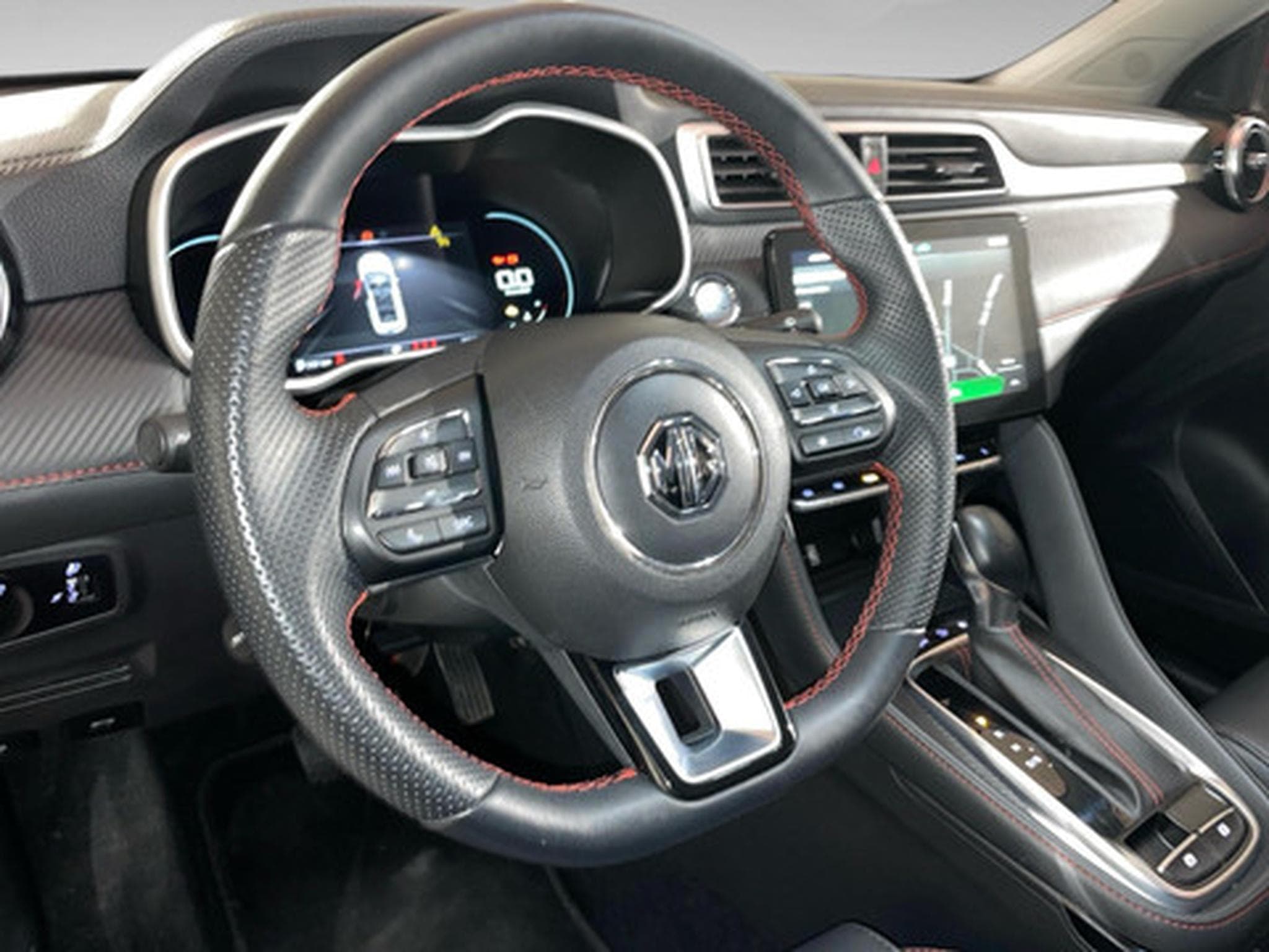 MG ZS 1.0 T-GDi AT LUXURY (2024) - Photo 8