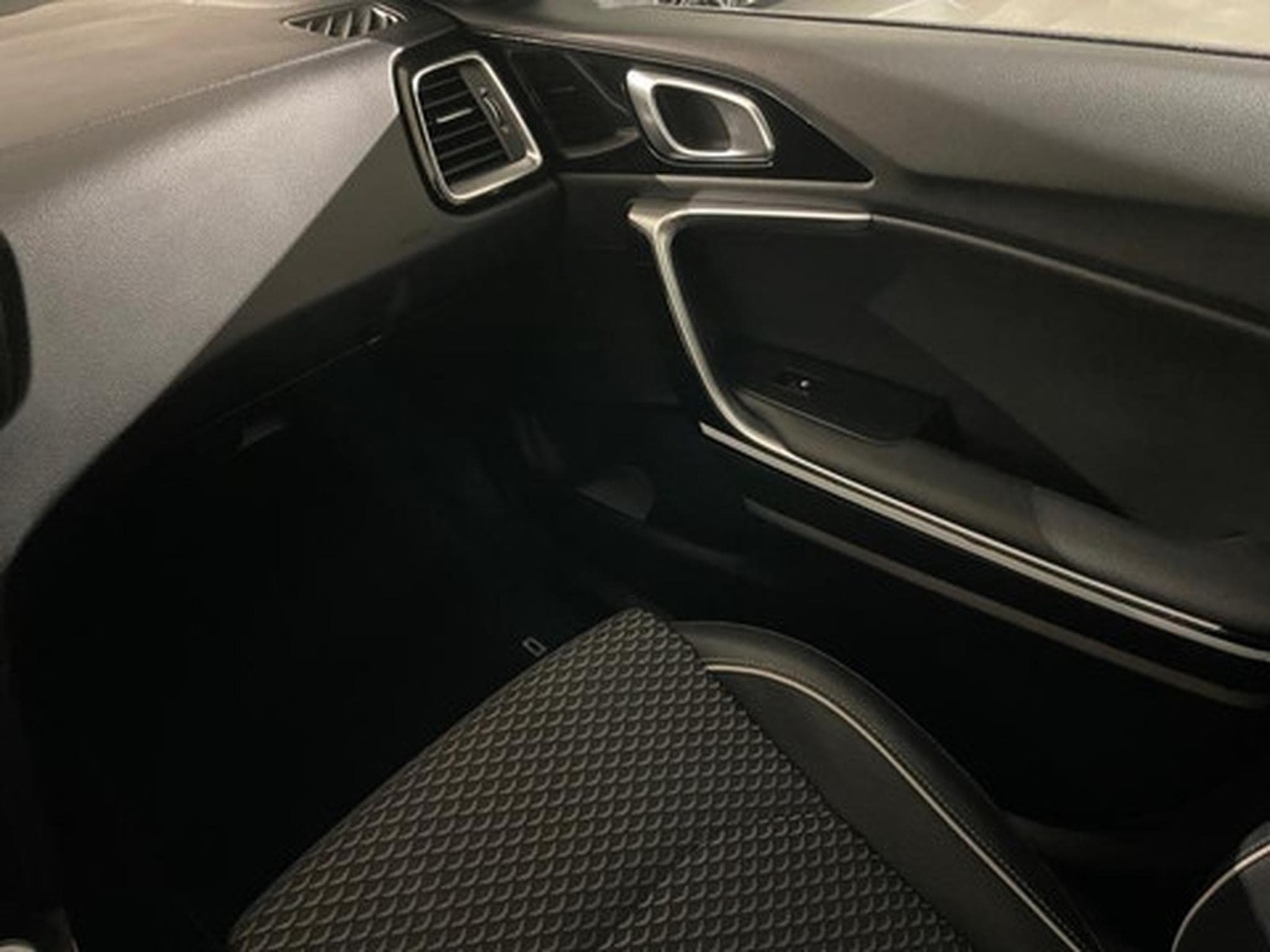 Kia Ceed Pulse 1.0 T-GDI 120 MHEV DCT ISG (2026) - Photo 9