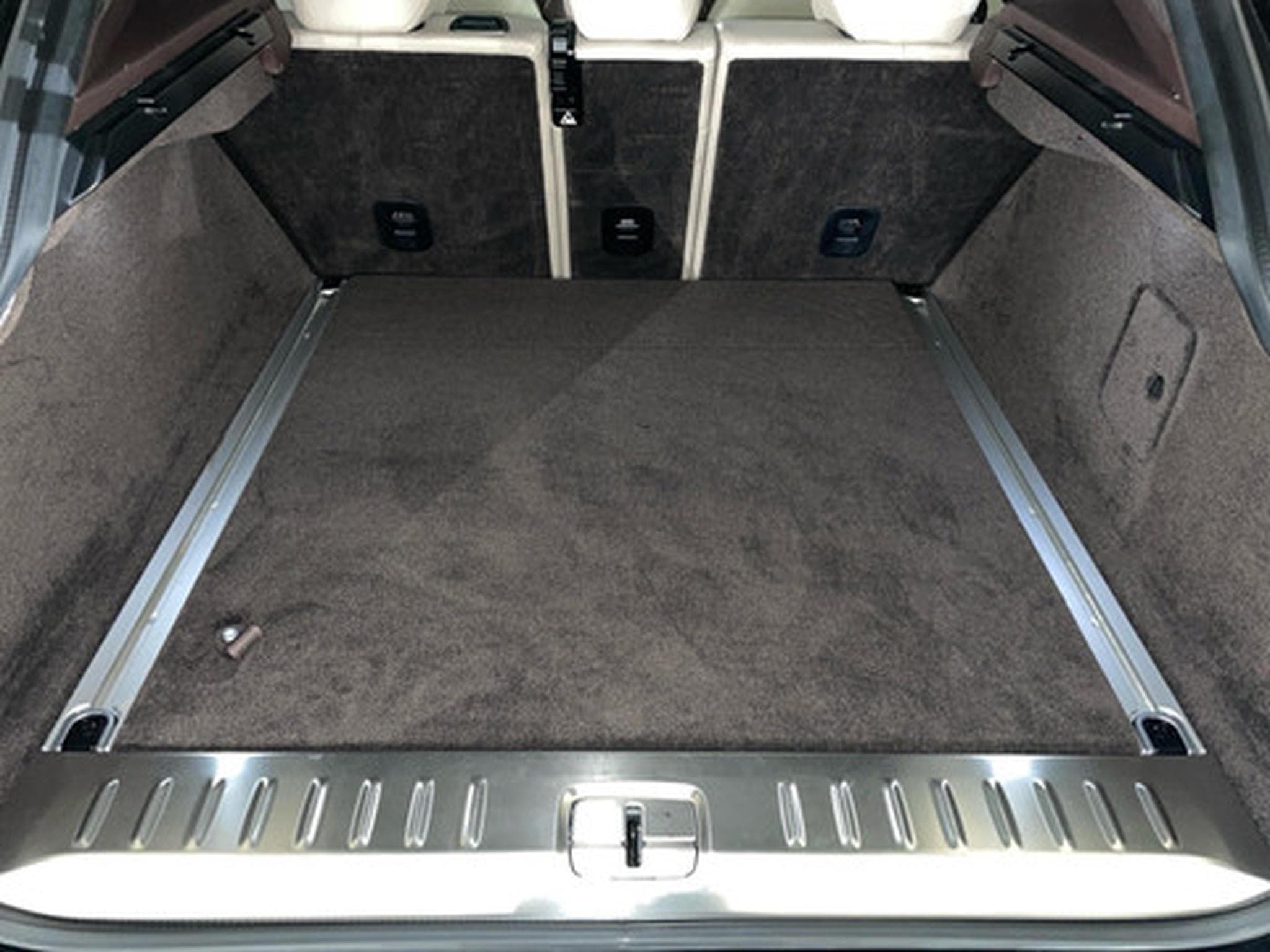 Aston-Martin DBX 4.0 V8 4WD Auto MY21 (2026) - Photo 12