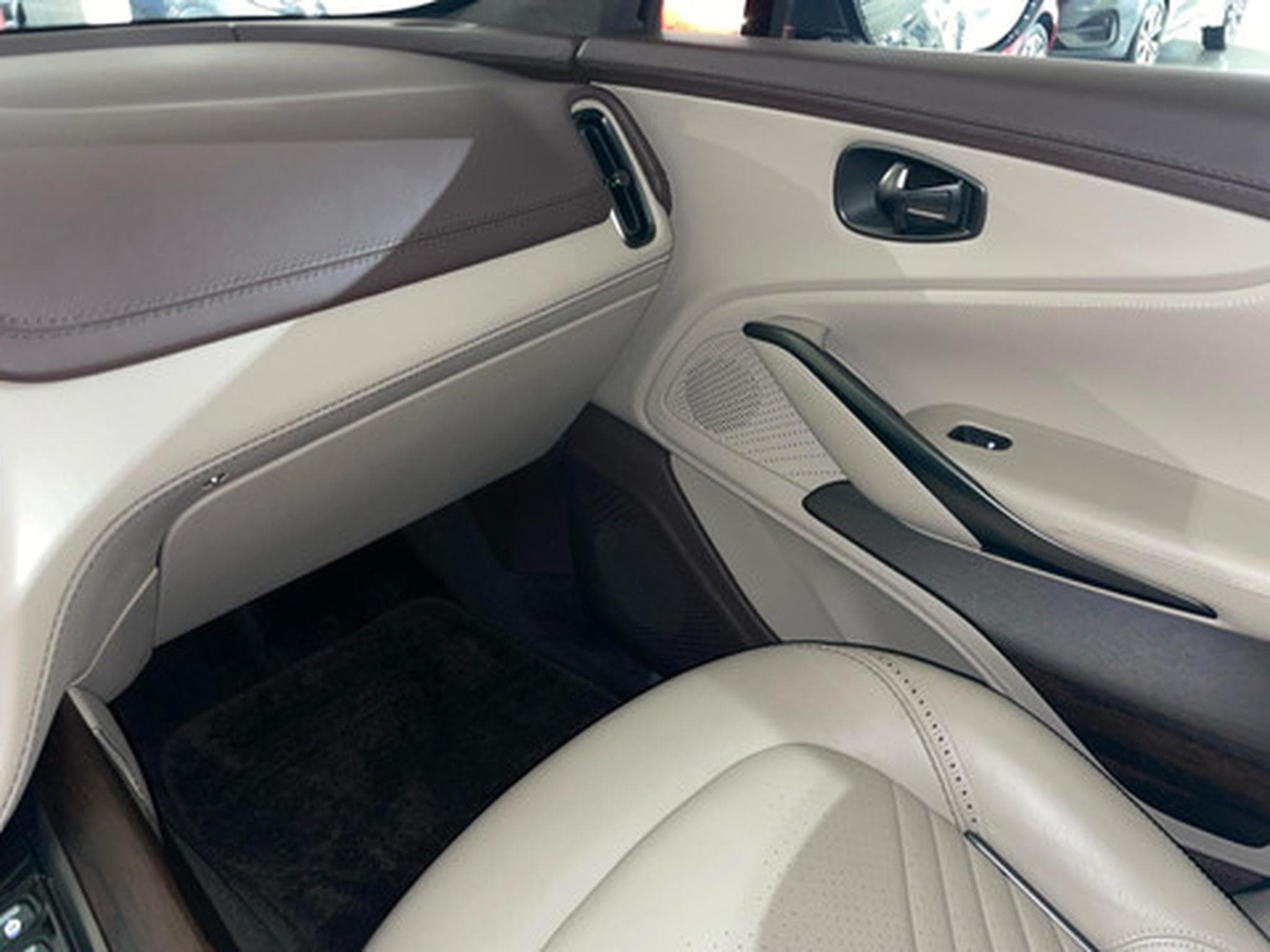 Aston-Martin DBX 4.0 V8 4WD Auto MY21 (2026) - Photo 9