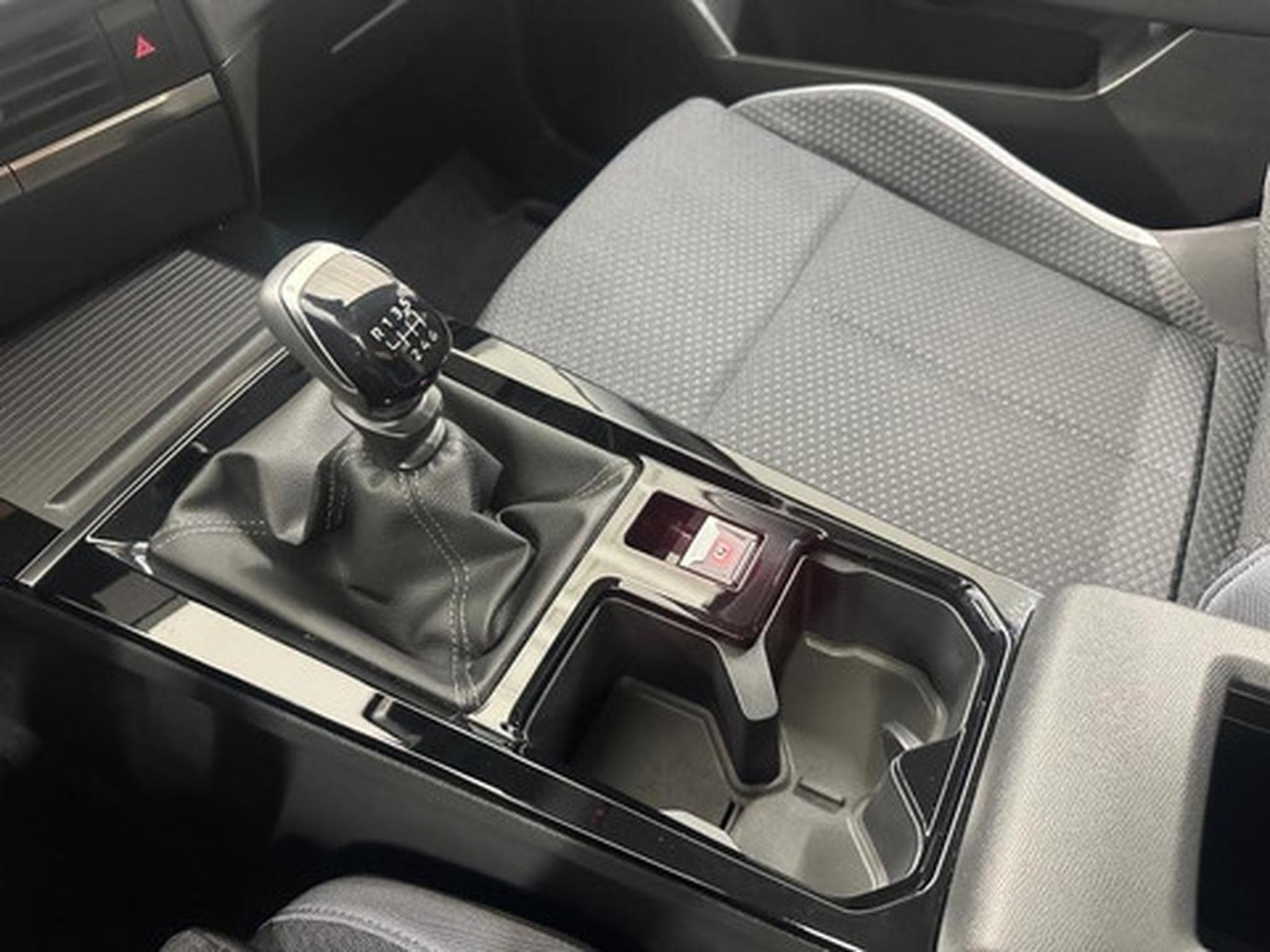 Opel Astra 1.2 Turbo 81kW S/S Edition (2026) - Photo 10