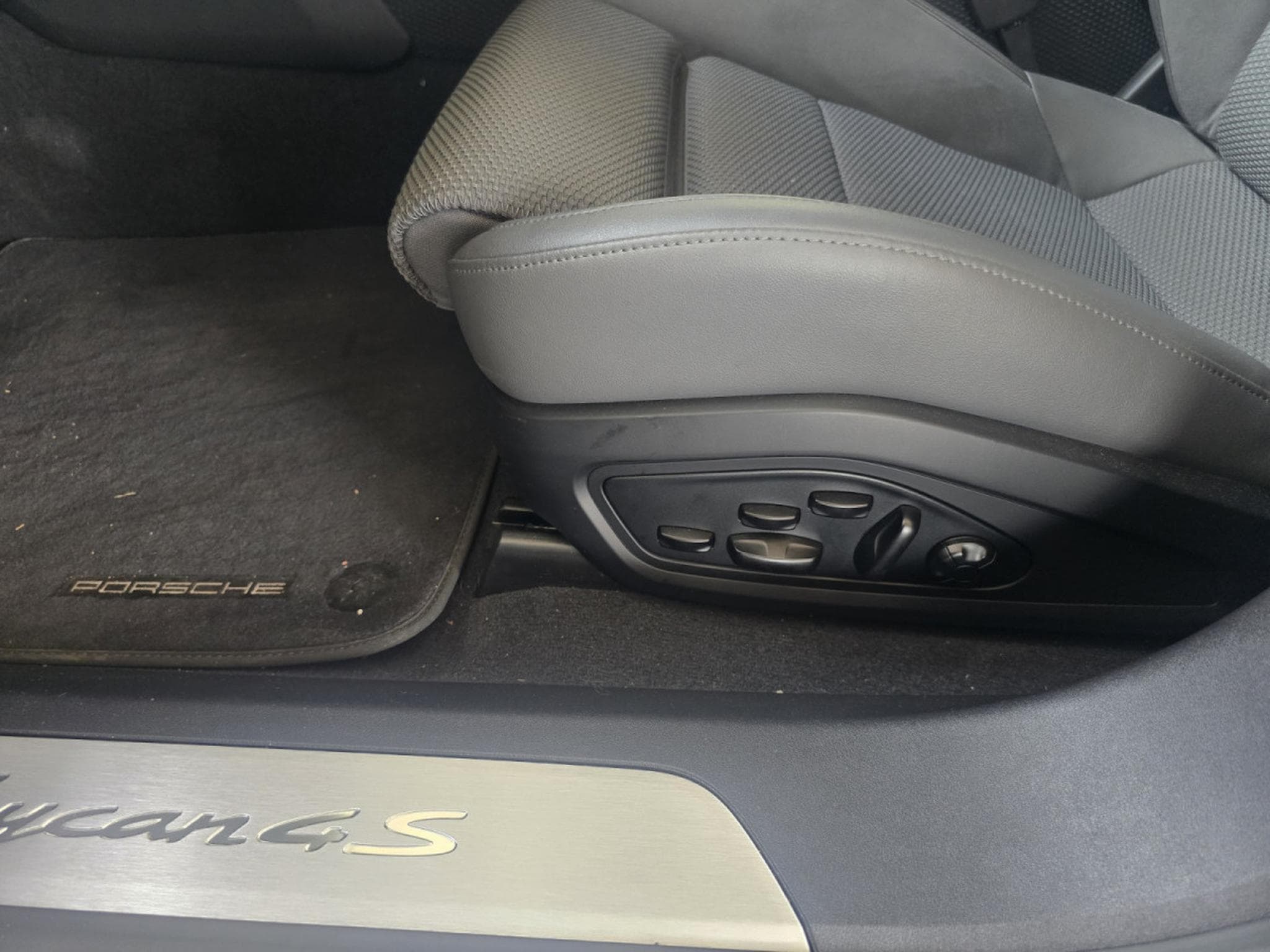 Porsche Taycan 4S SPORT 530CH Performance plus battery 1 year (2020) - Photo 21