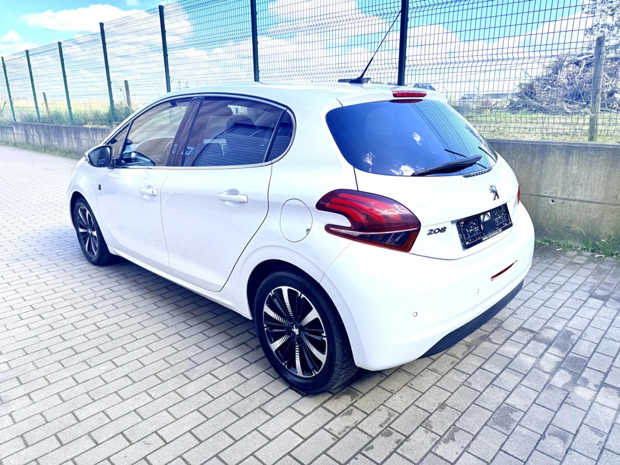 Peugeot 208 1.2 VTi Tech Edition (2018) - Photo 4