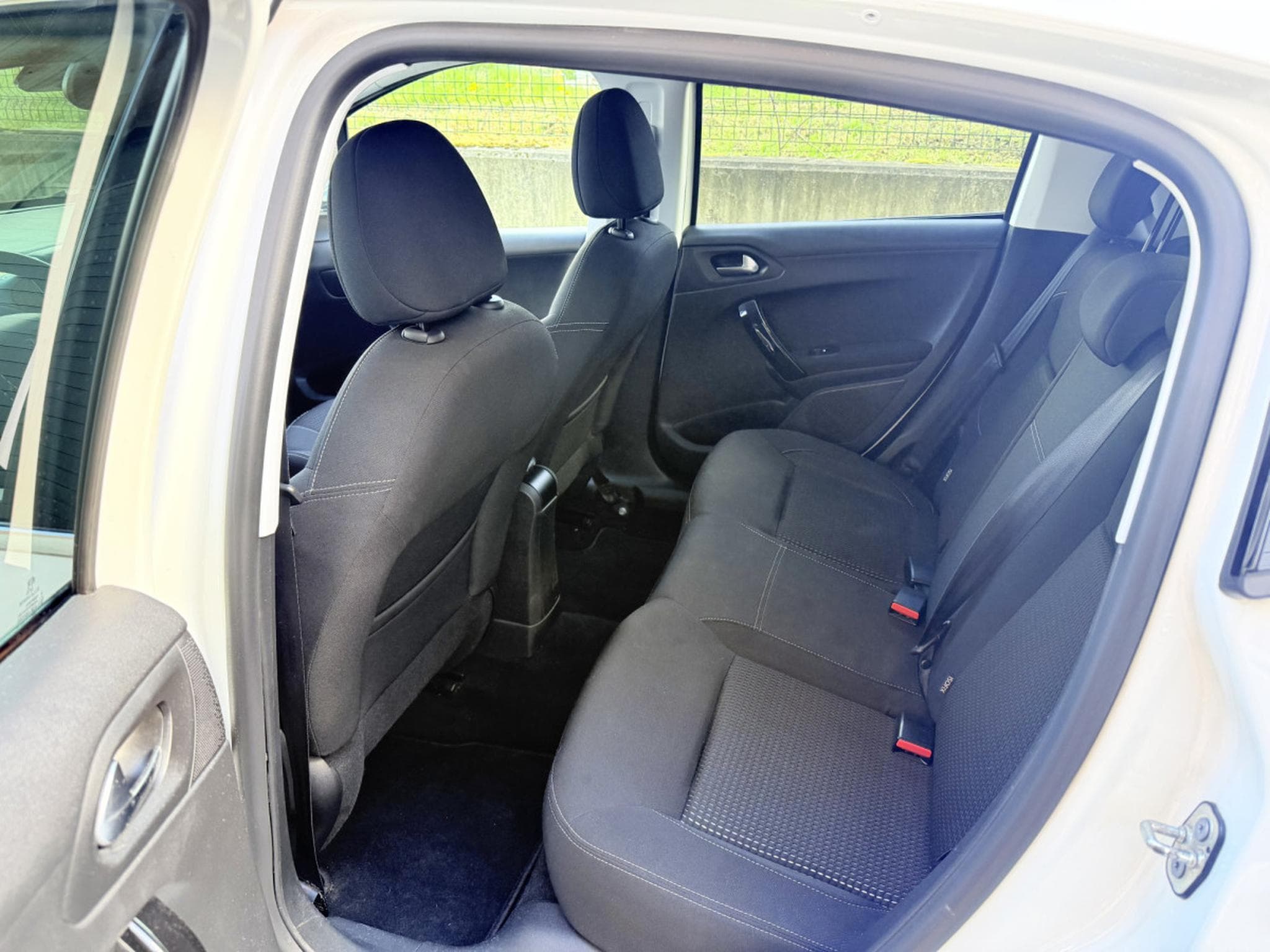 Peugeot 208 1.2 VTi Tech Edition (2018) - Photo 8