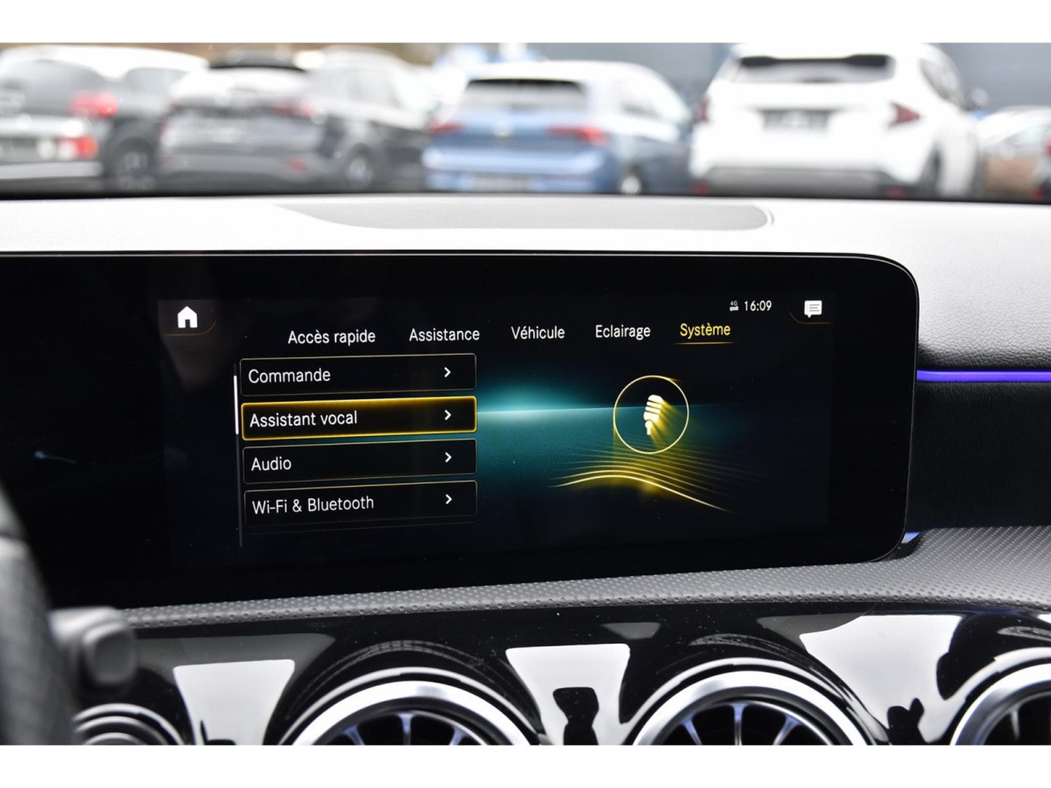 Mercedes A 200 AMG Line 7G DISTRONIC KEYLESS CAM NIGHT MIDLINE 1° MAIN (2023) - Photo 12