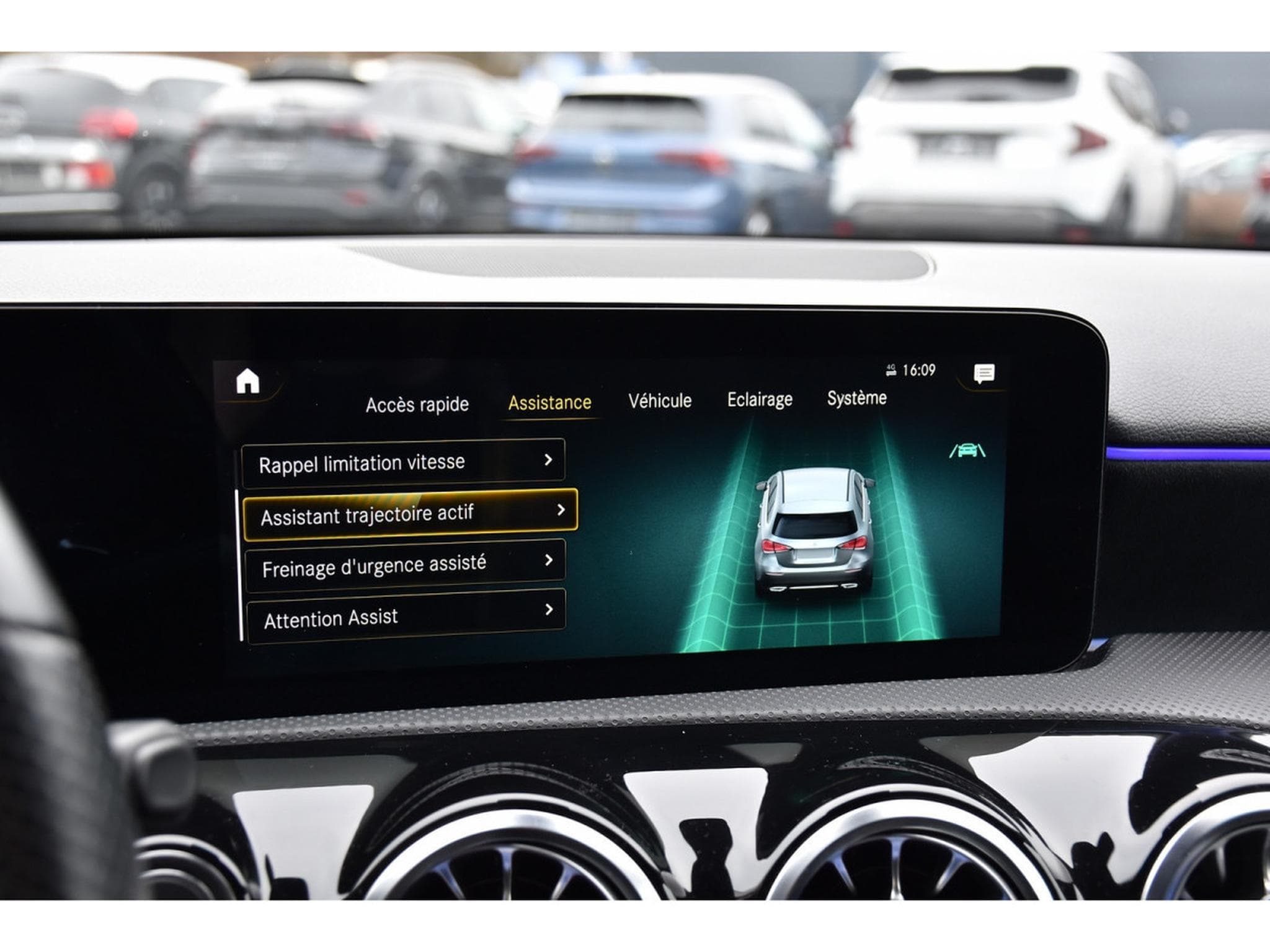 Mercedes A 200 AMG Line 7G DISTRONIC KEYLESS CAM NIGHT MIDLINE 1° MAIN (2023) - Photo 13