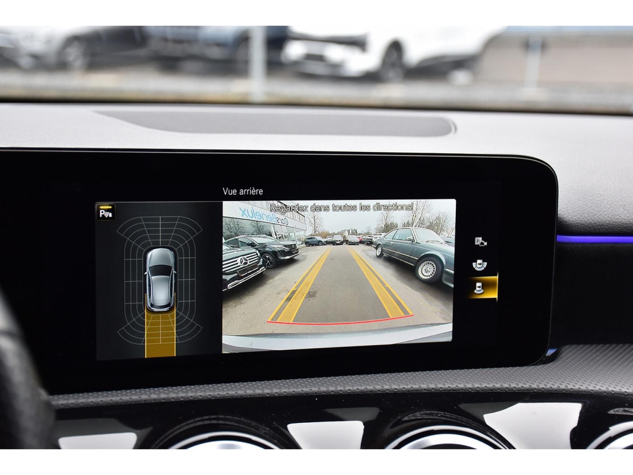 Mercedes A 200 AMG Line 7G DISTRONIC KEYLESS CAM NIGHT MIDLINE 1° MAIN (2023) - Photo 17