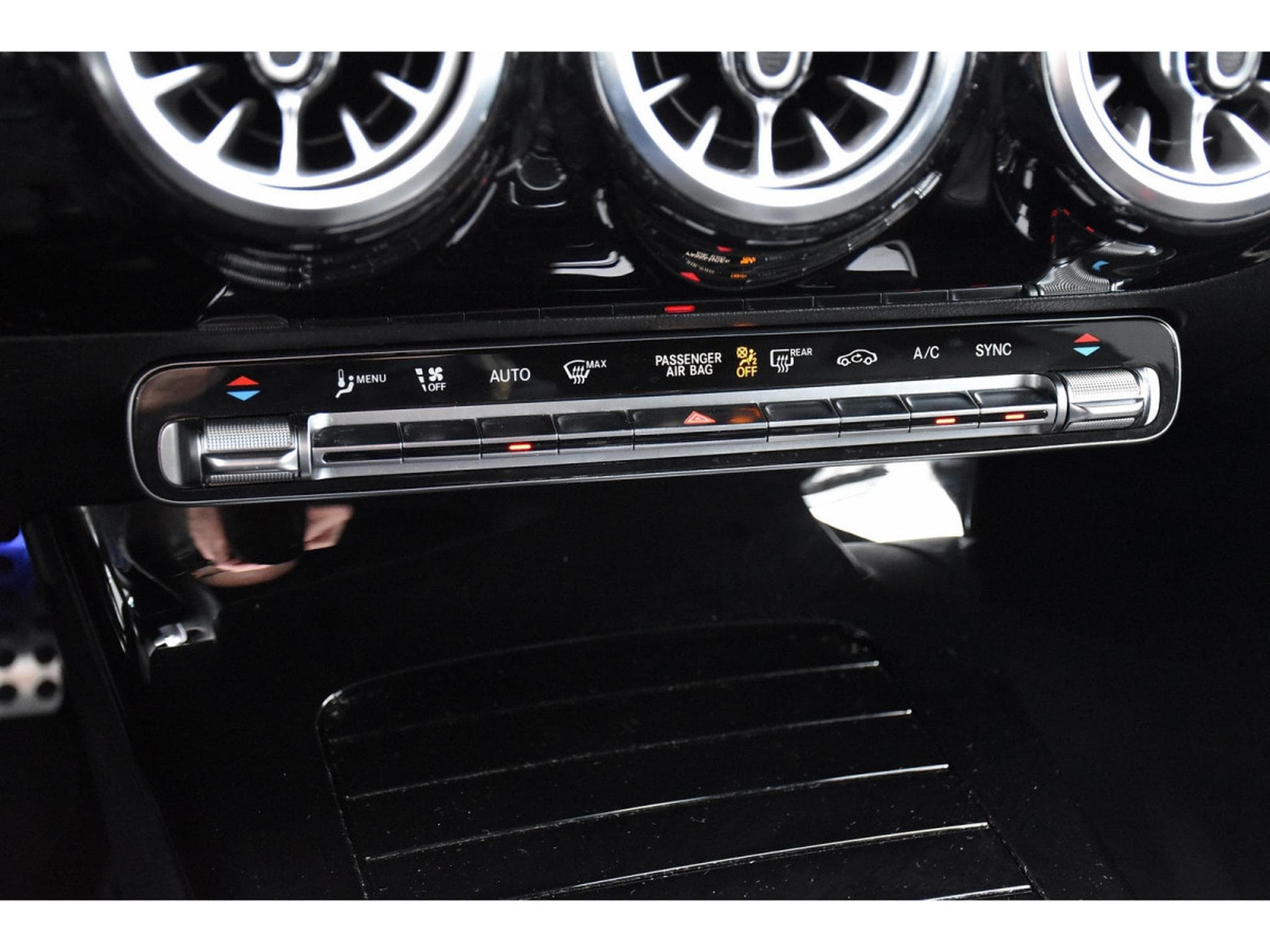 Mercedes A 200 AMG Line 7G DISTRONIC KEYLESS CAM NIGHT MIDLINE 1° MAIN (2023) - Photo 19