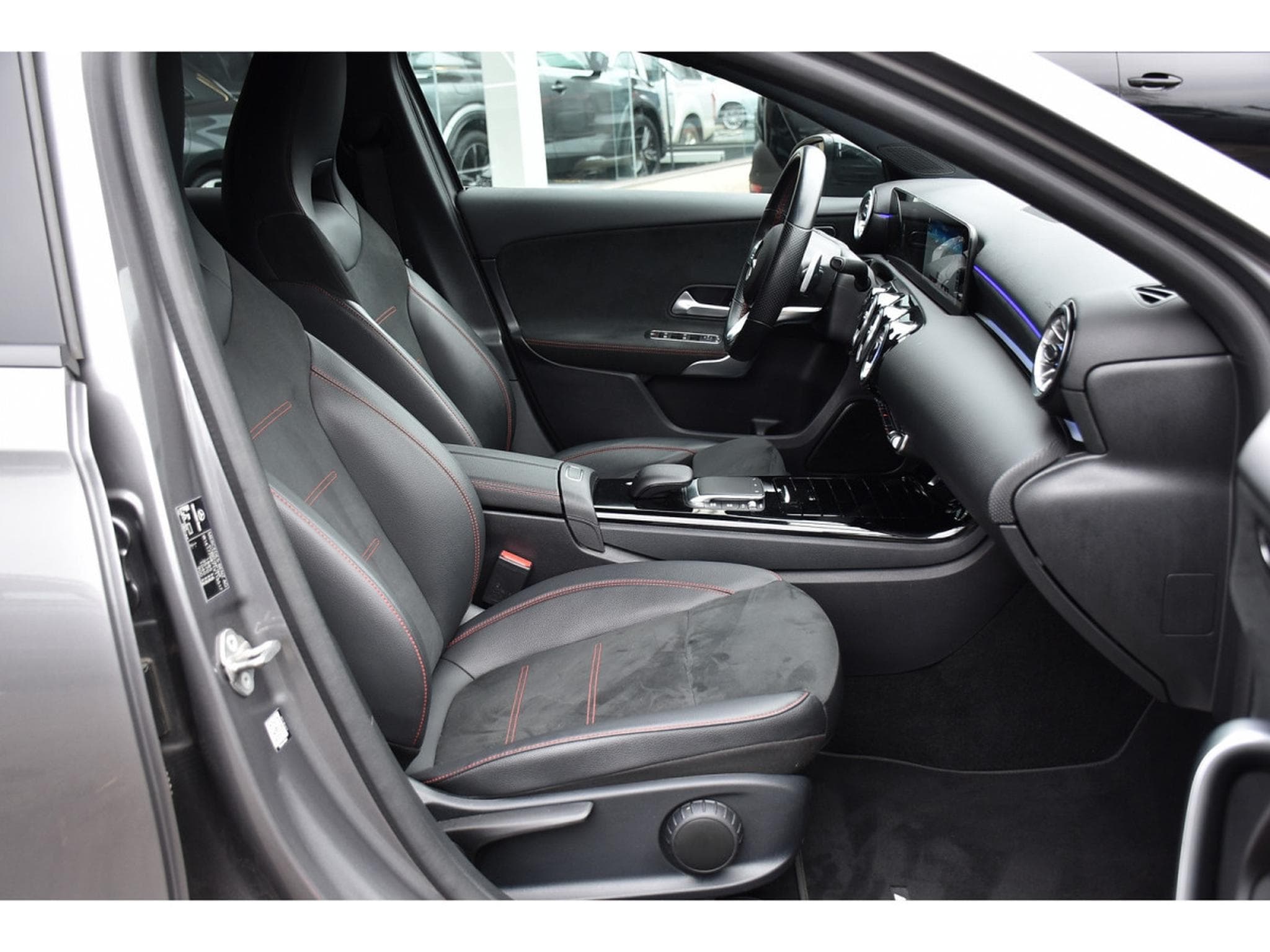 Mercedes A 200 AMG Line 7G DISTRONIC KEYLESS CAM NIGHT MIDLINE 1° MAIN (2023) - Photo 7