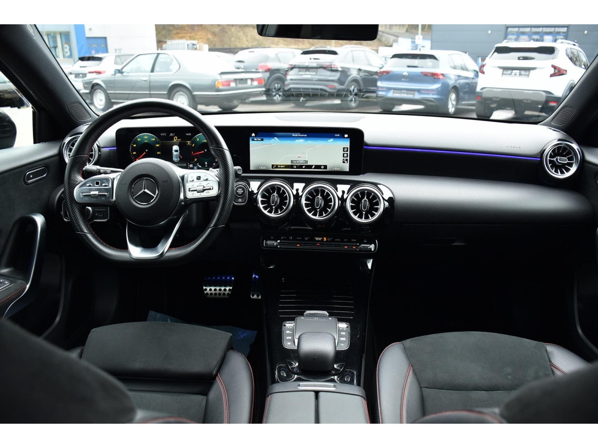 Mercedes A 200 AMG Line 7G DISTRONIC KEYLESS CAM NIGHT MIDLINE 1° MAIN (2023) - Photo 9