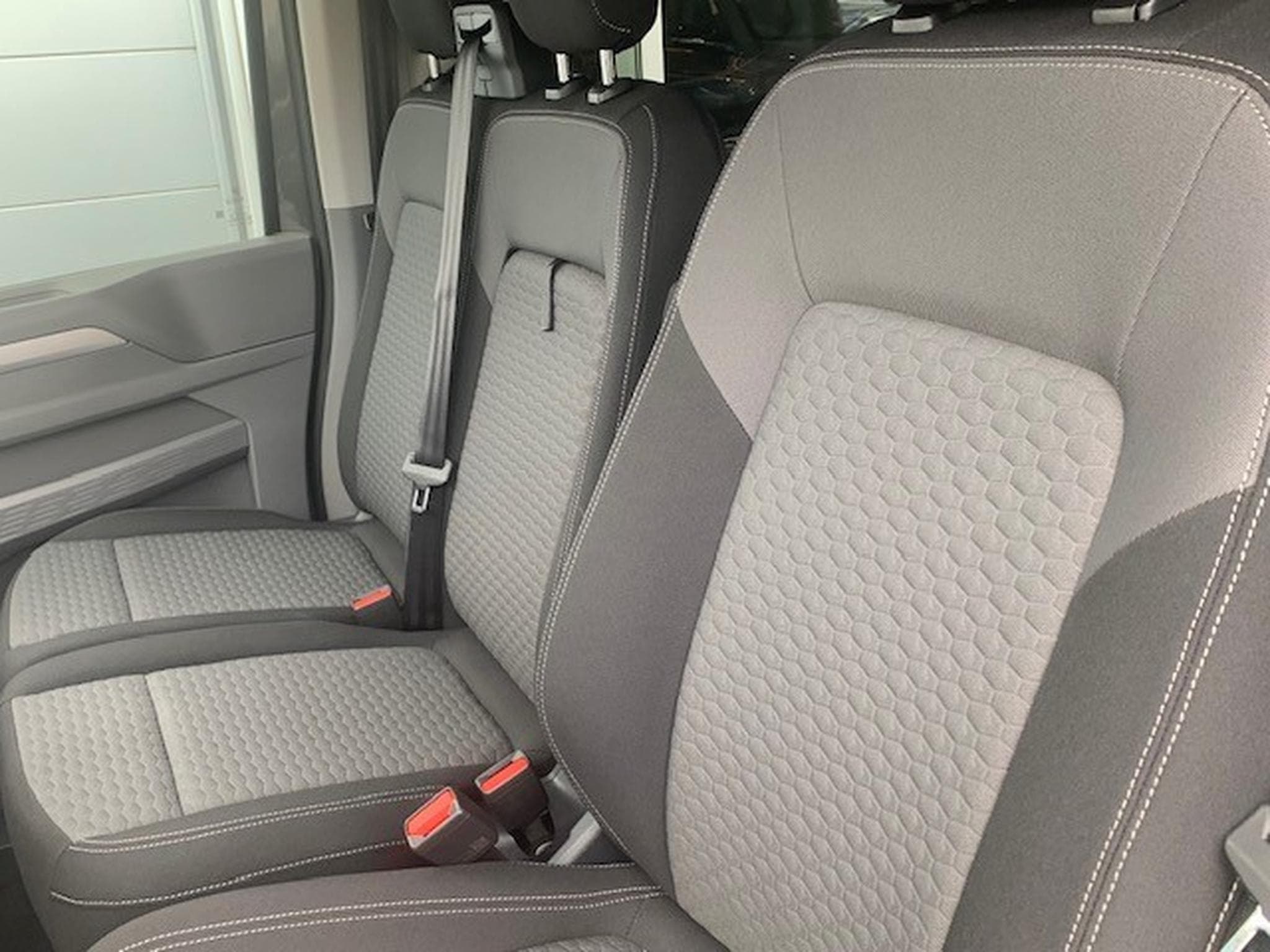 VW Caravelle LIFE 2.0TDI 150CV AUT.8 (2026) - Photo 2