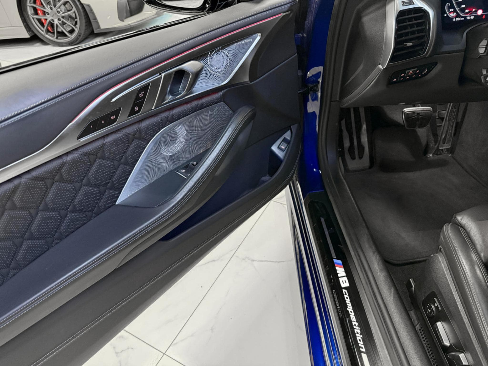 BMW M8 Competition xDrive Coupe (2021) - Photo 15