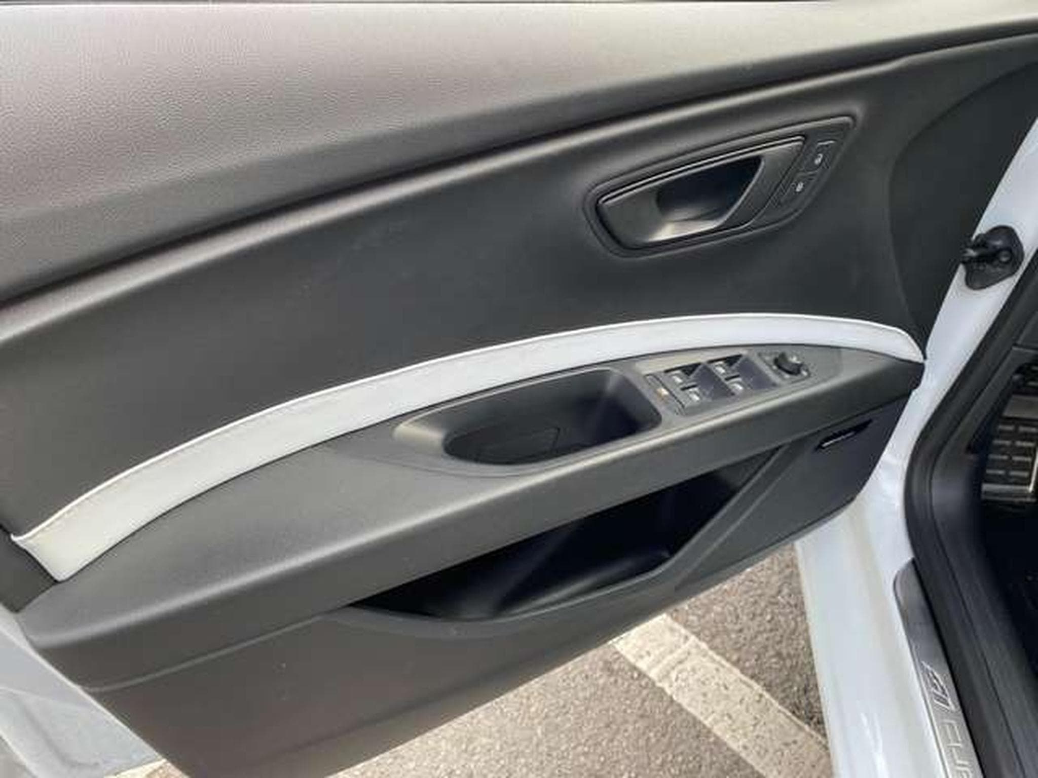 SEAT Leon Cupra 280ch  vente privée carnet complet (2015) - Photo 11