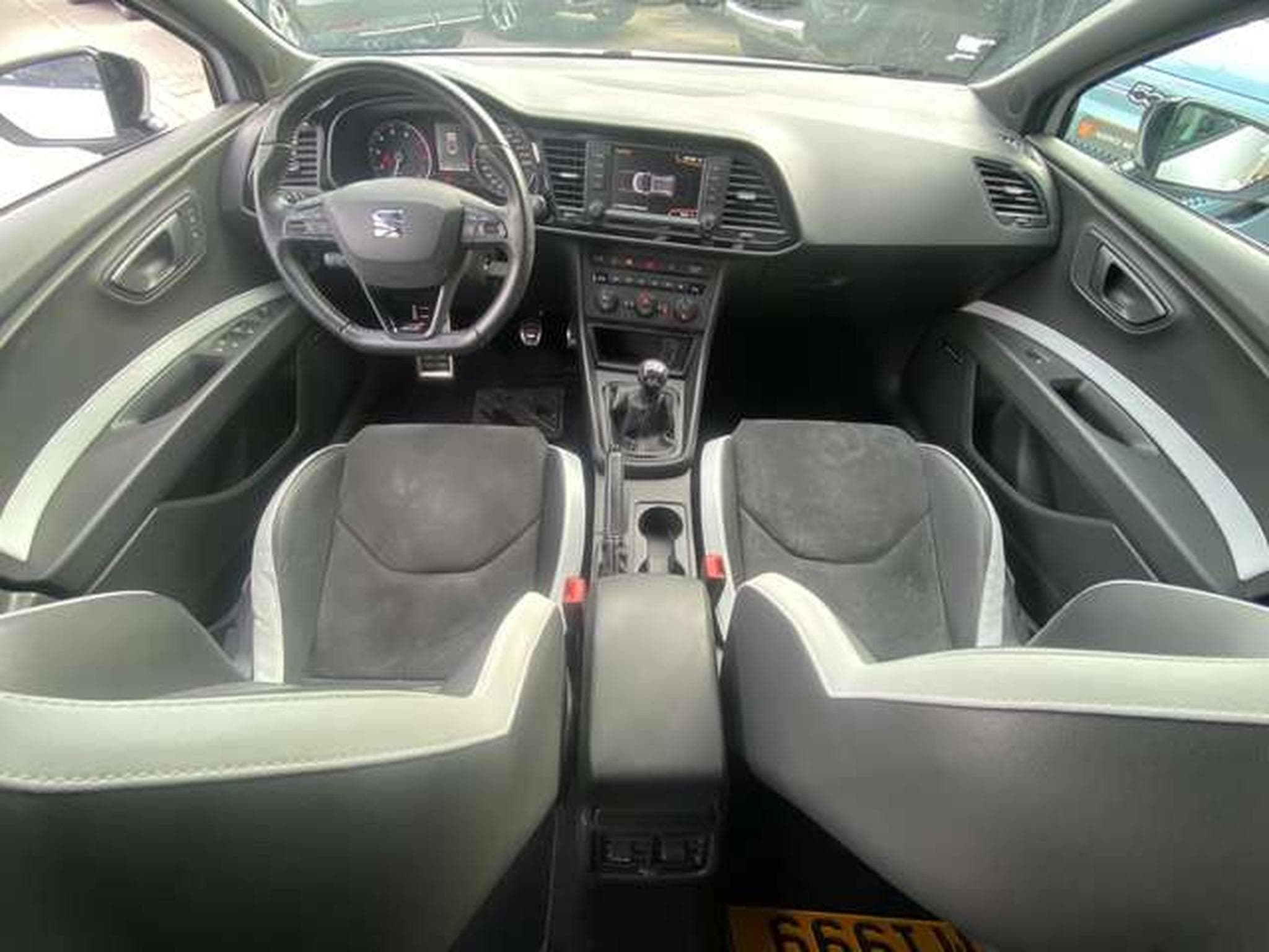 SEAT Leon Cupra 280ch  vente privée carnet complet (2015) - Photo 8