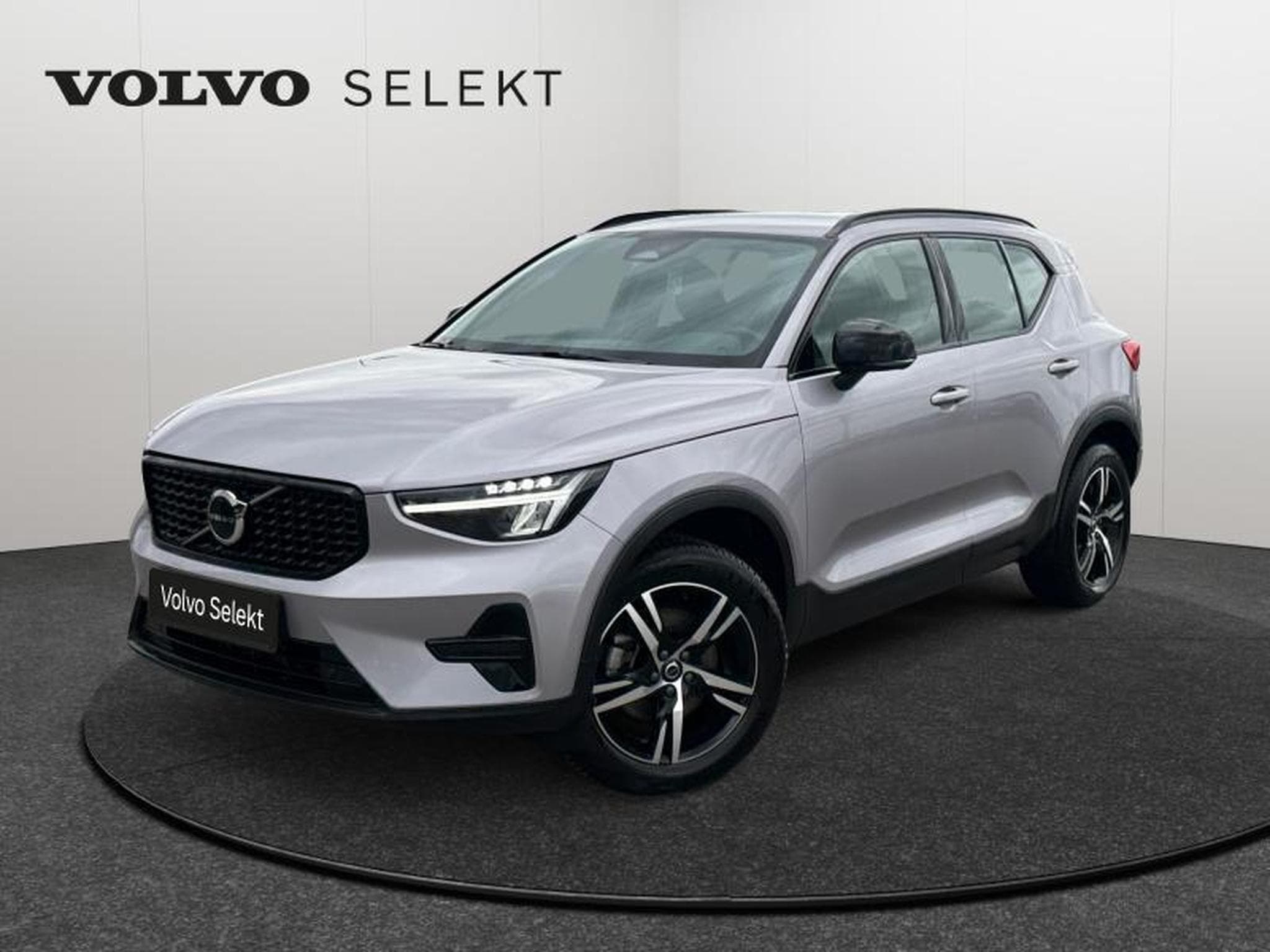 Volvo XC40 B3 Plus Dark / Essence (2025) - Photo 1