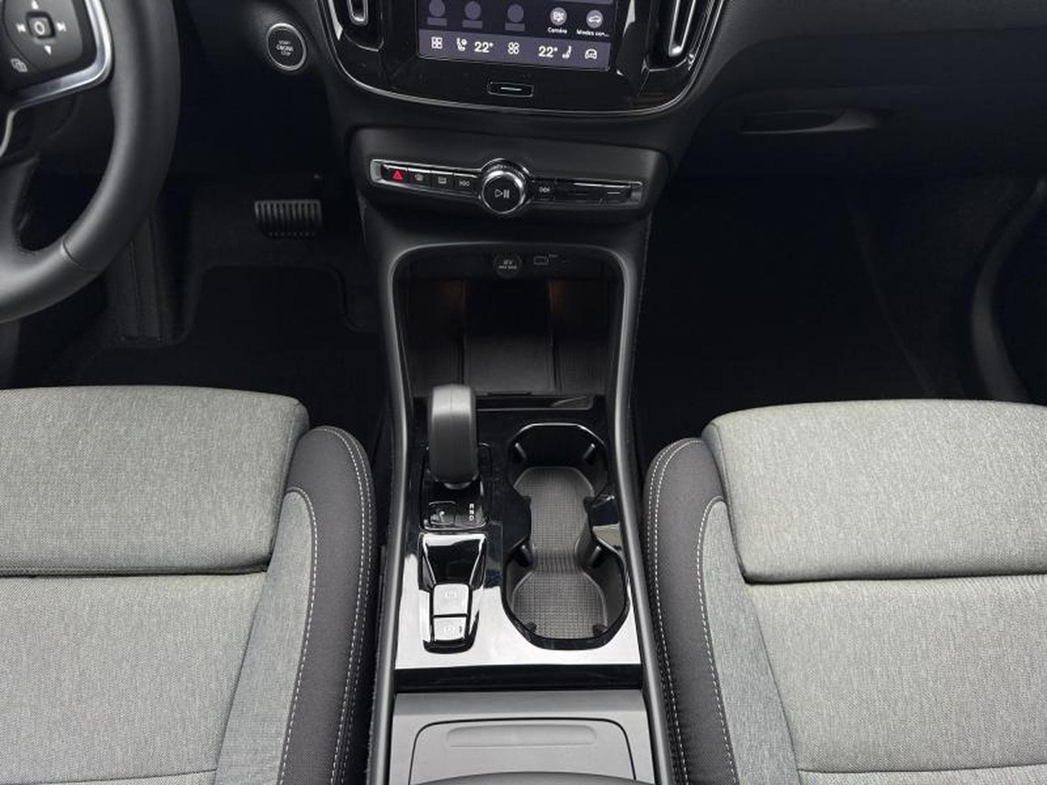 Volvo XC40 B3 Plus Dark / Essence (2025) - Photo 11