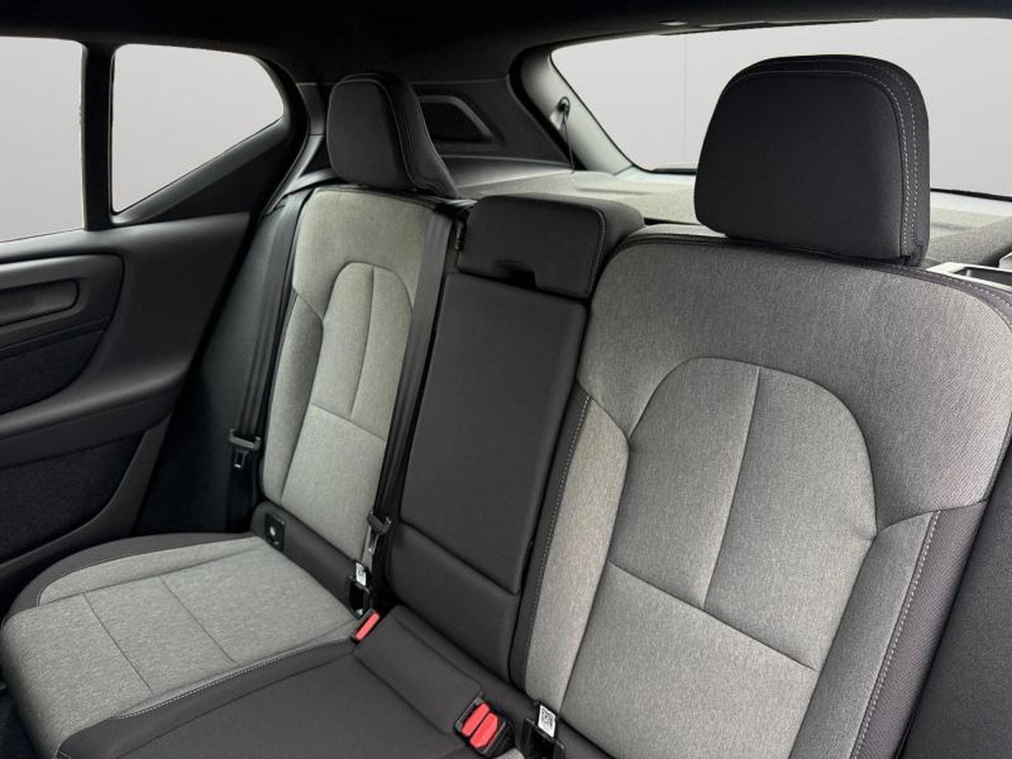 Volvo XC40 B3 Plus Dark / Essence (2025) - Photo 13