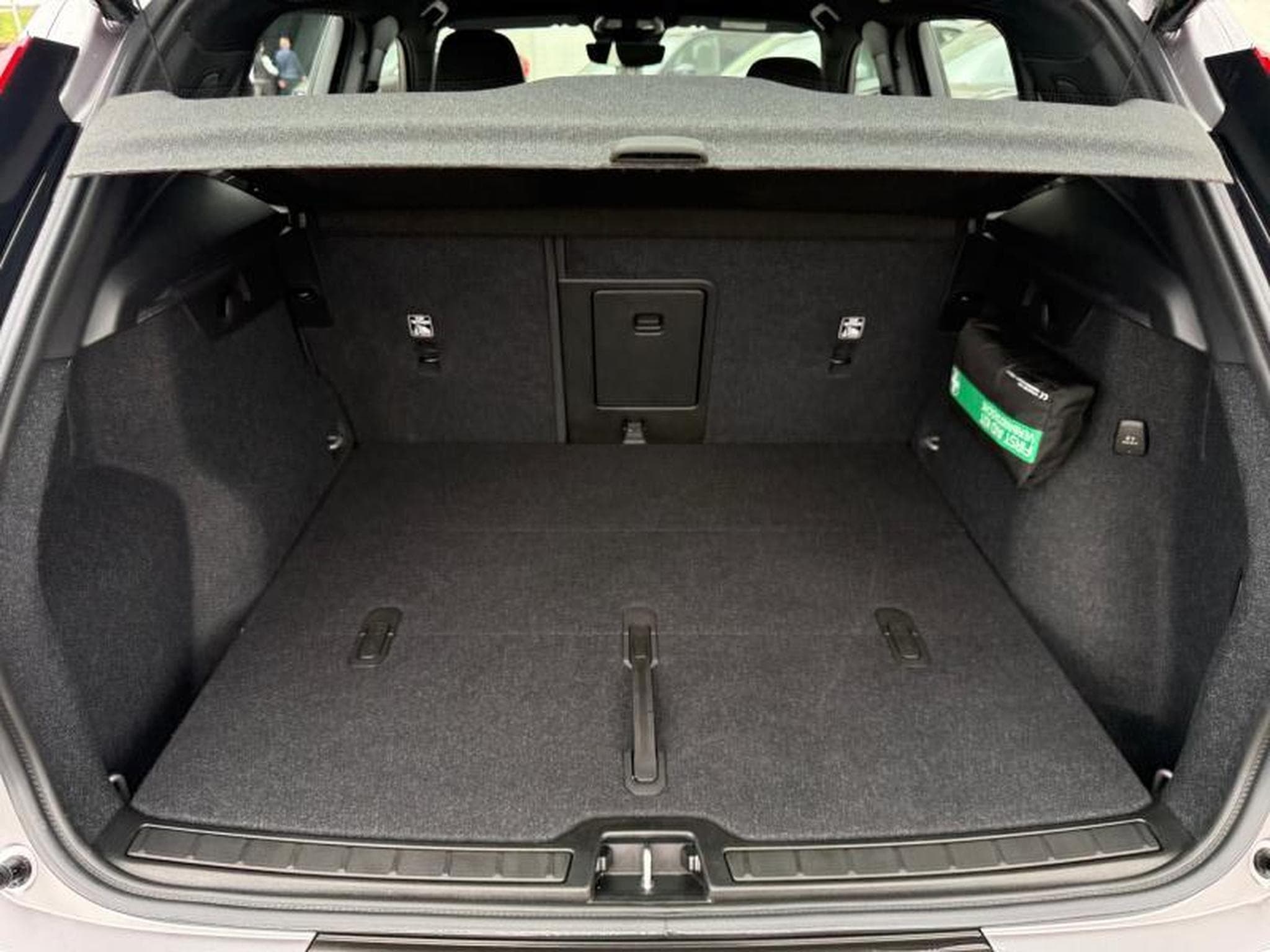 Volvo XC40 B3 Plus Dark / Essence (2025) - Photo 19