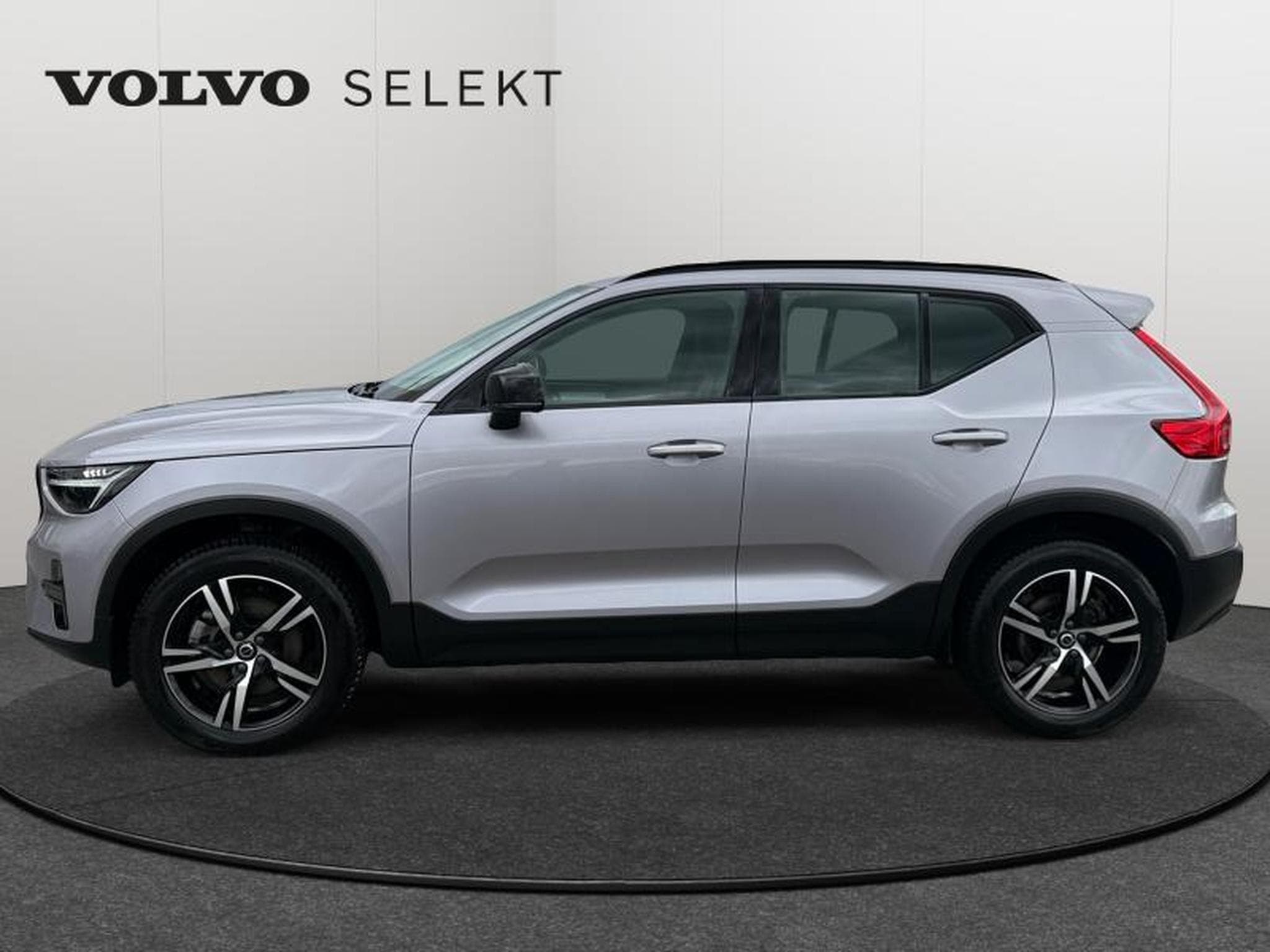 Volvo XC40 B3 Plus Dark / Essence (2025) - Photo 2