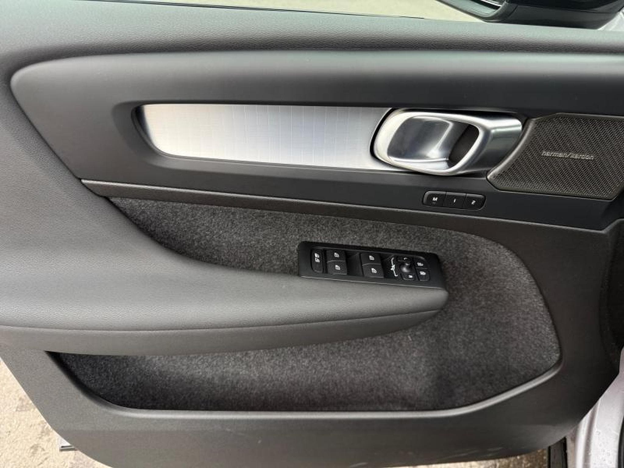 Volvo XC40 B3 Plus Dark / Essence (2025) - Photo 20