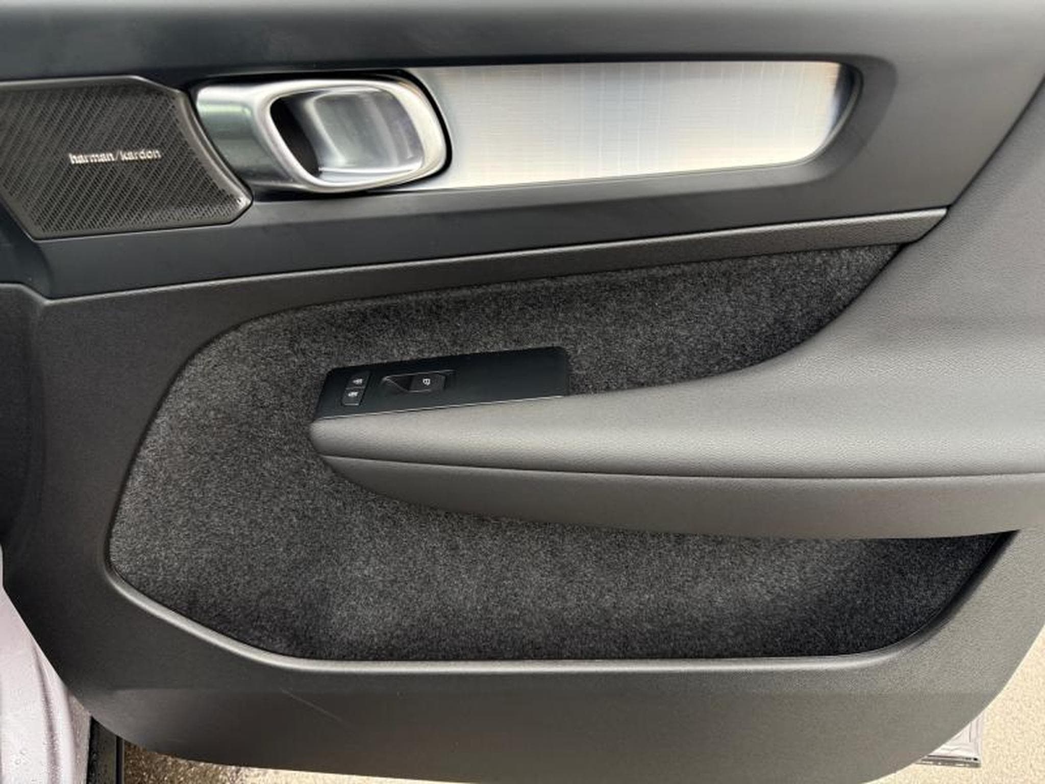 Volvo XC40 B3 Plus Dark / Essence (2025) - Photo 21