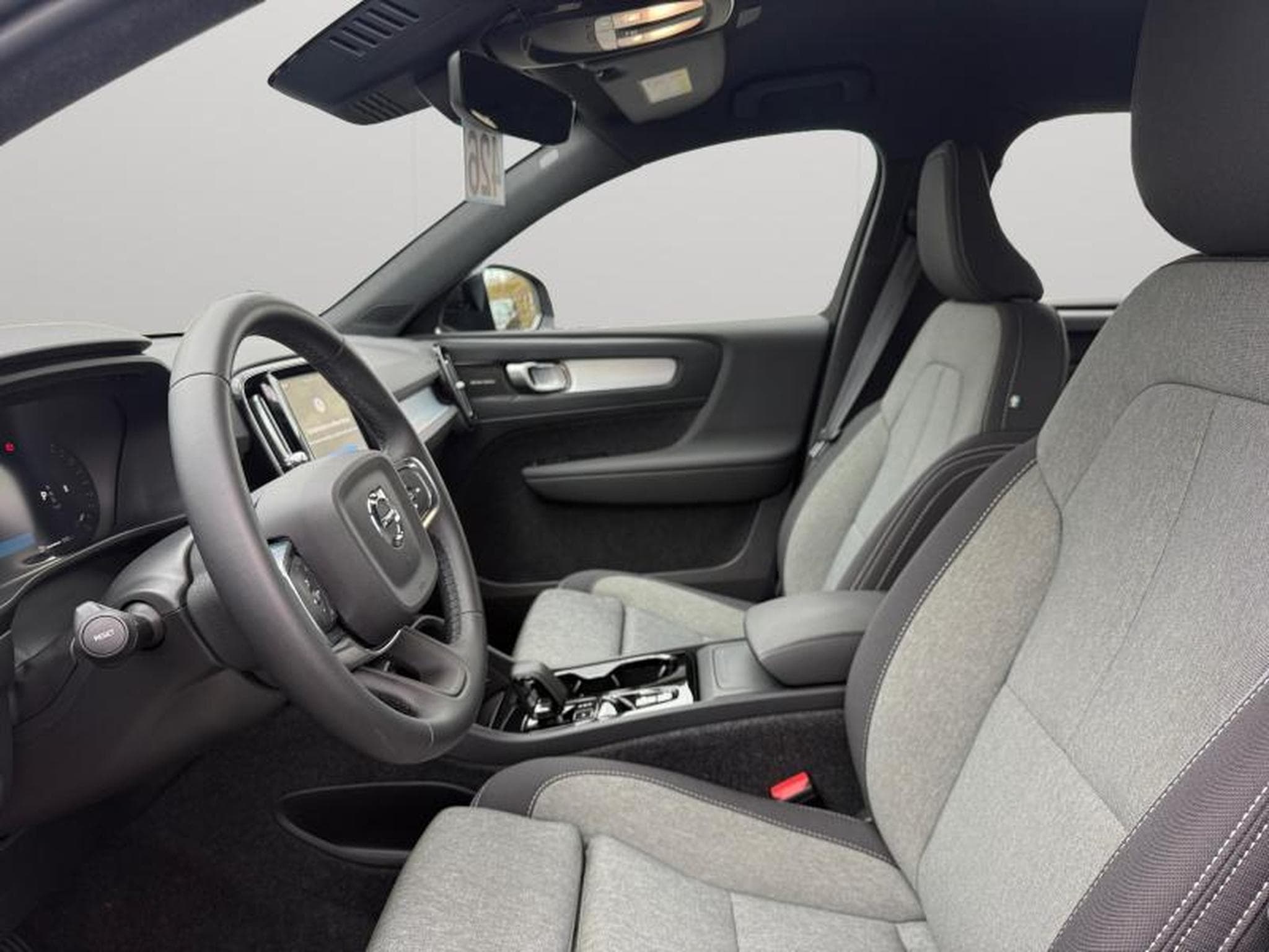 Volvo XC40 B3 Plus Dark / Essence (2025) - Photo 9