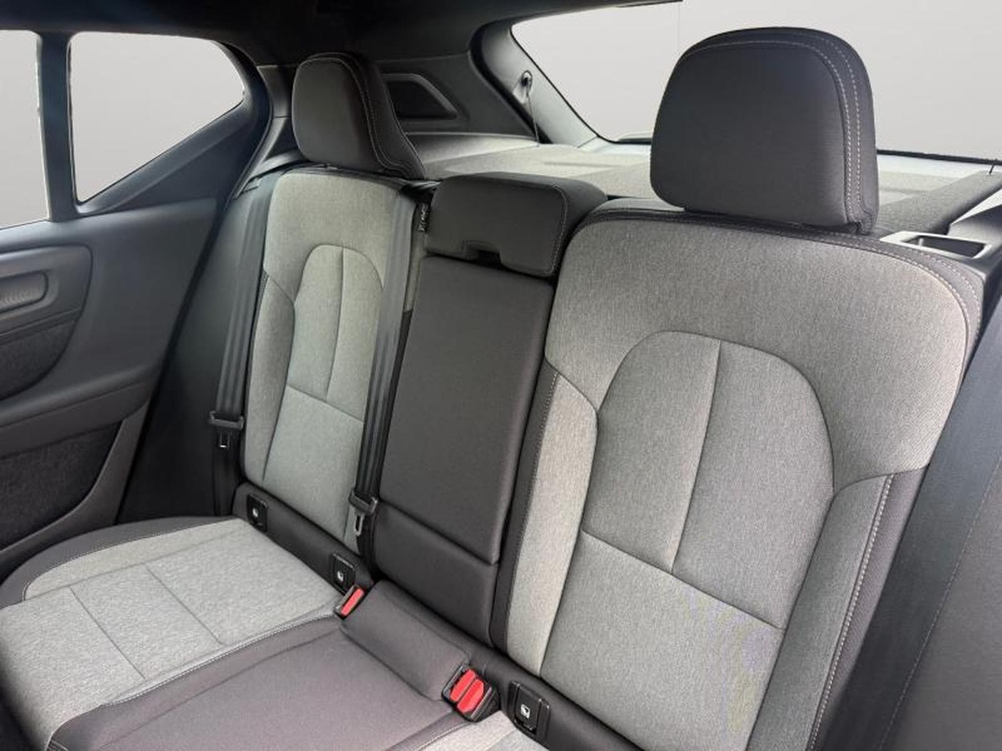 Volvo XC40 B3 Plus Dark / Essence (2025) - Foto 13