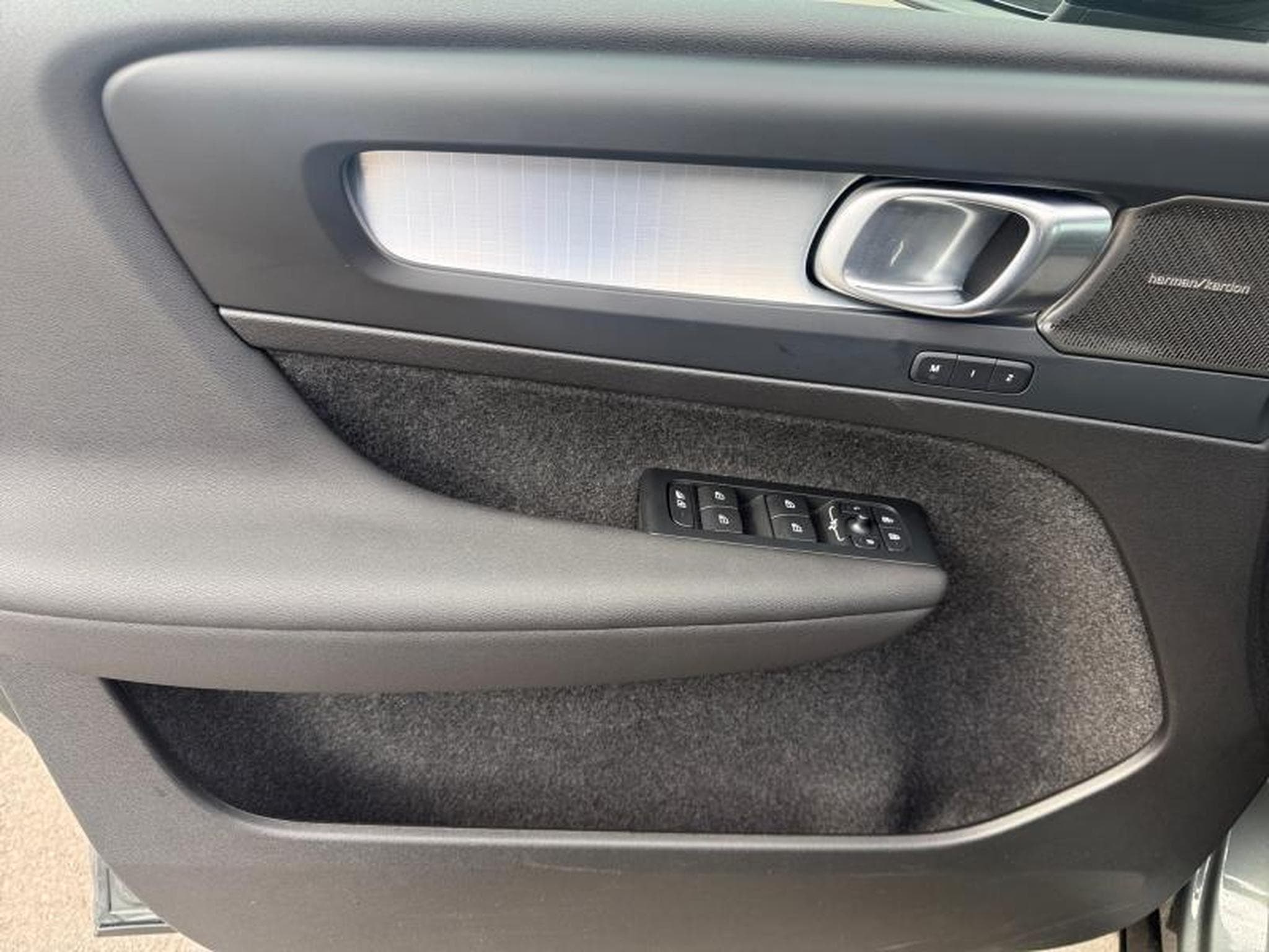 Volvo XC40 B3 Plus Dark / Essence (2025) - Foto 20