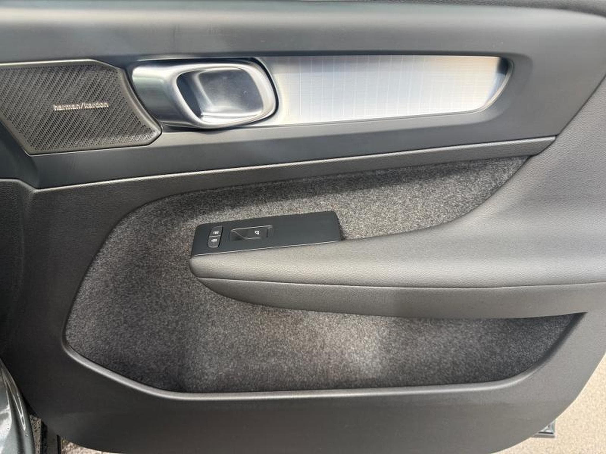 Volvo XC40 B3 Plus Dark / Essence (2025) - Foto 21