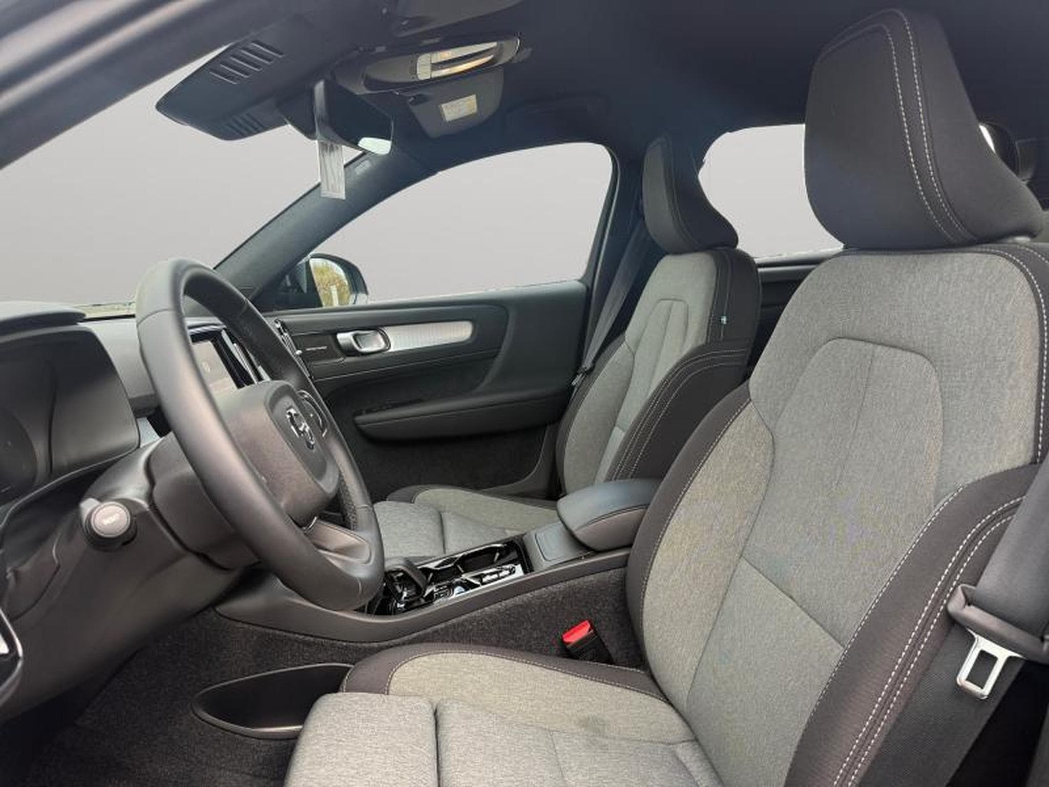 Volvo XC40 B3 Plus Dark / Essence (2025) - Foto 9