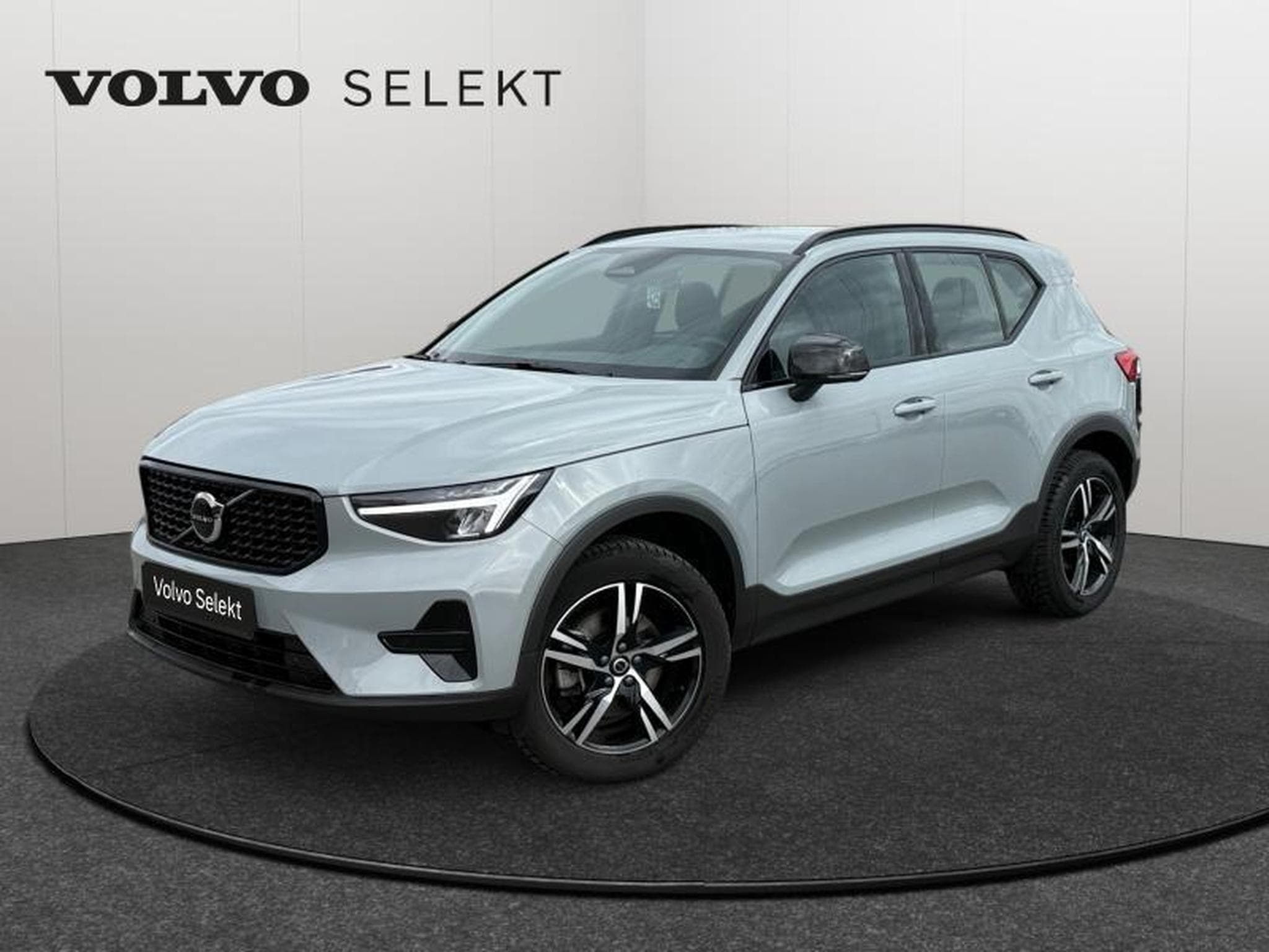 Volvo XC40 B3 Plus Dark / Essence (2025) - Photo 1