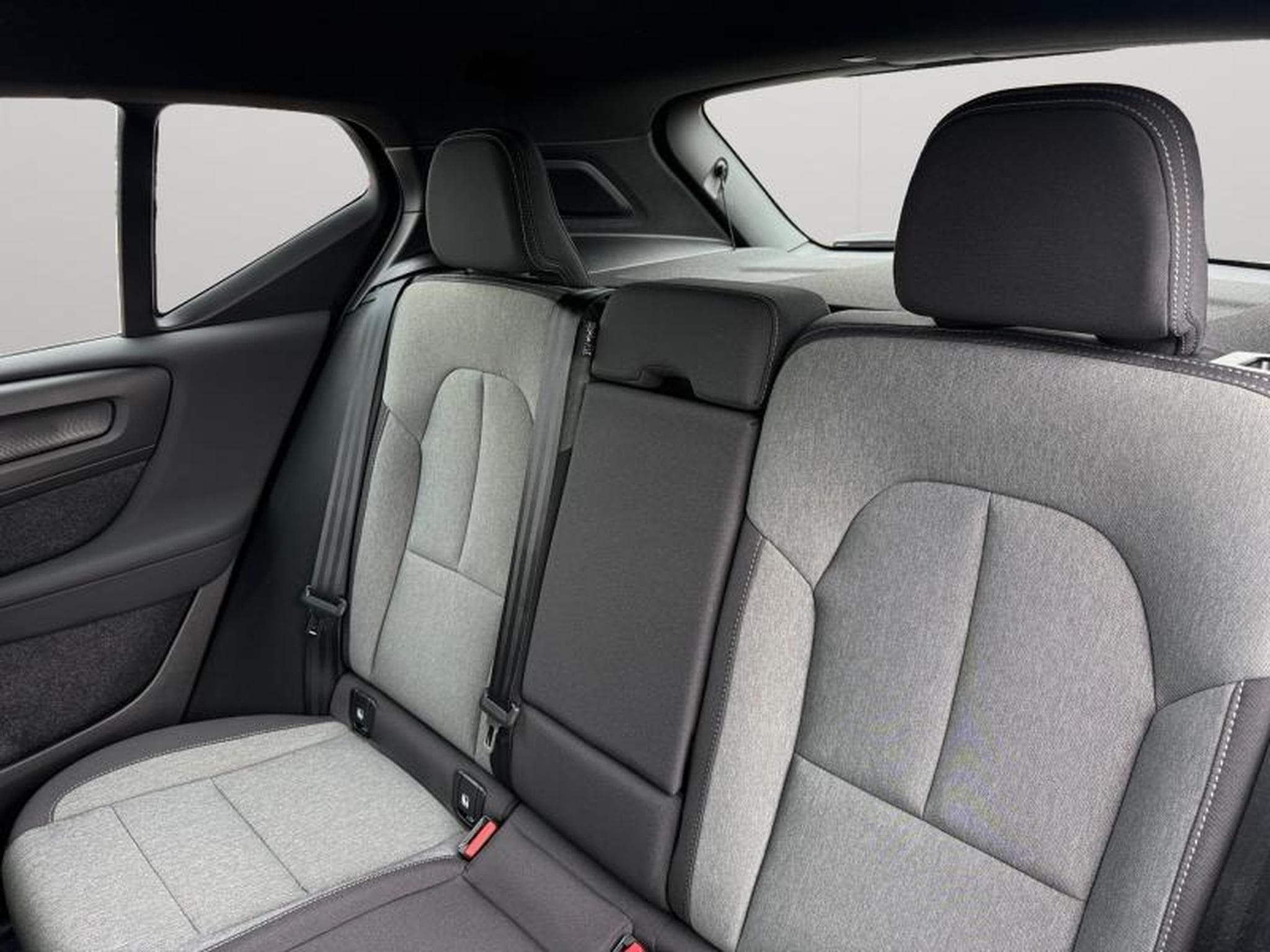 Volvo XC40 B3 Plus Dark / Essence (2025) - Photo 13