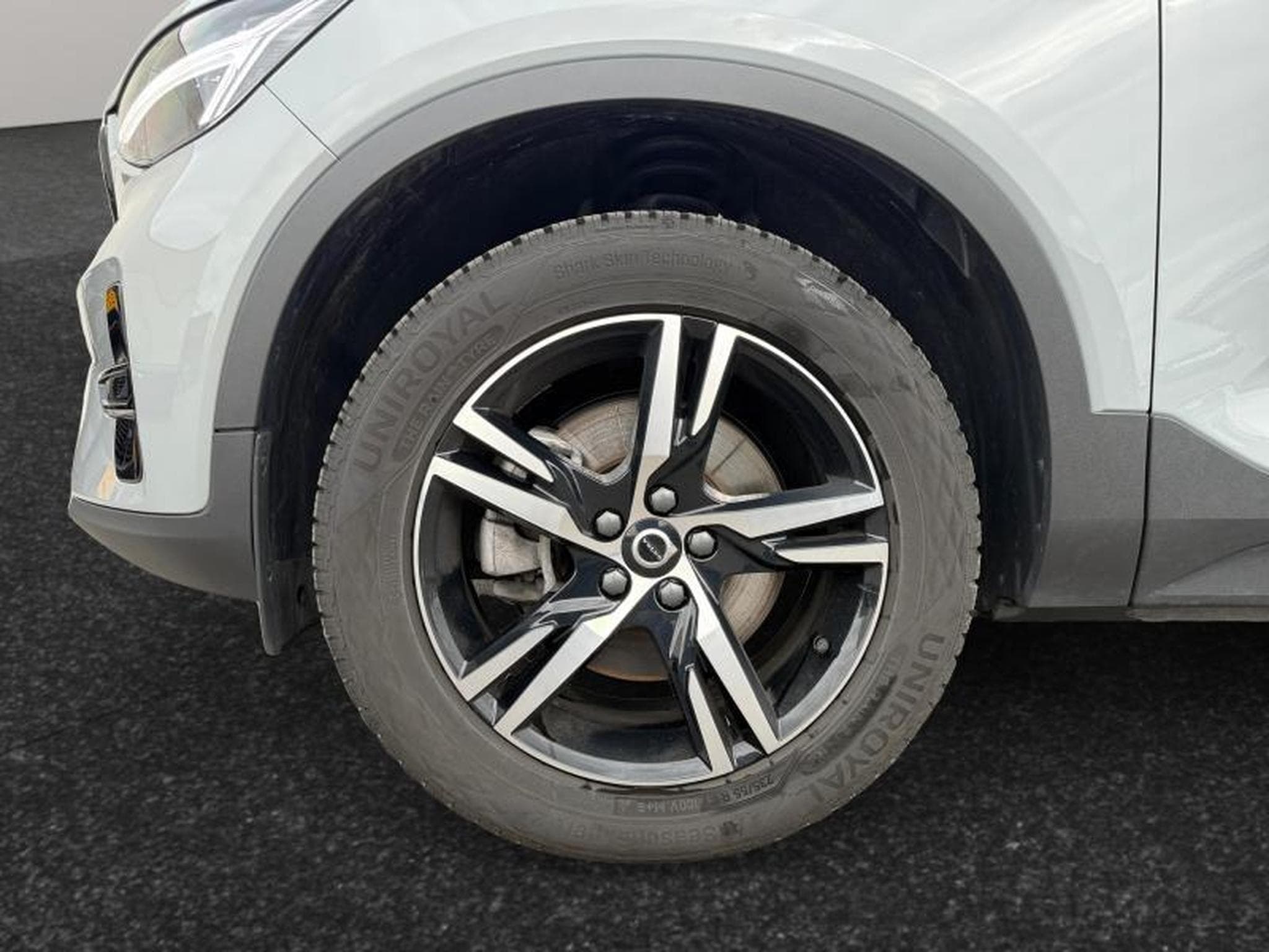 Volvo XC40 B3 Plus Dark / Essence (2025) - Photo 14