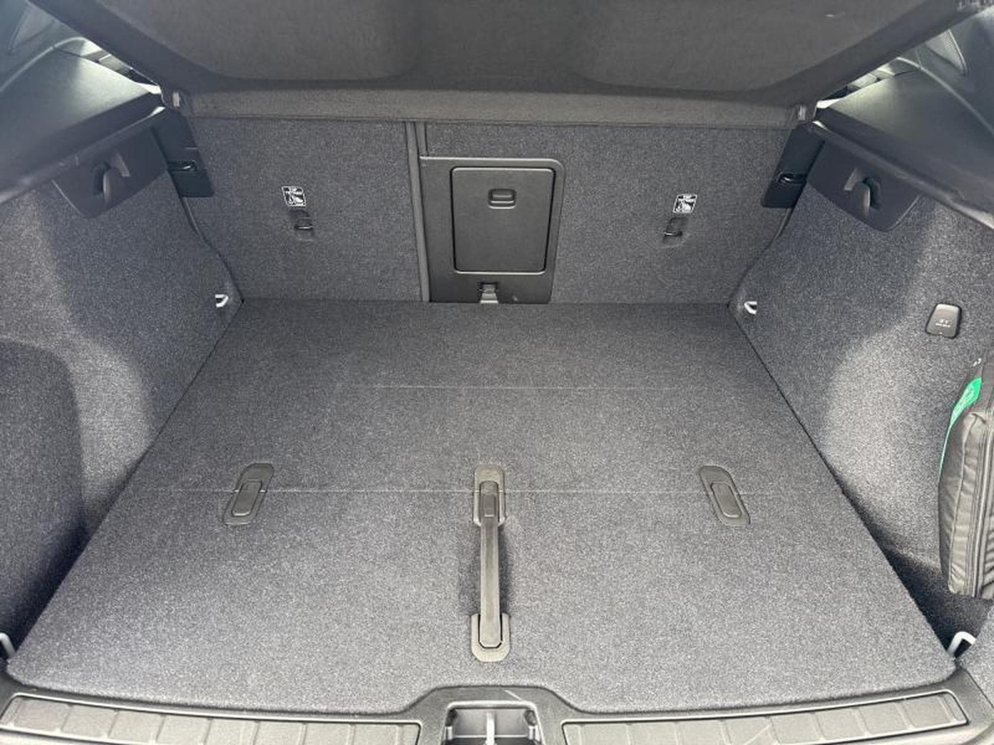 Volvo XC40 B3 Plus Dark / Essence (2025) - Photo 19