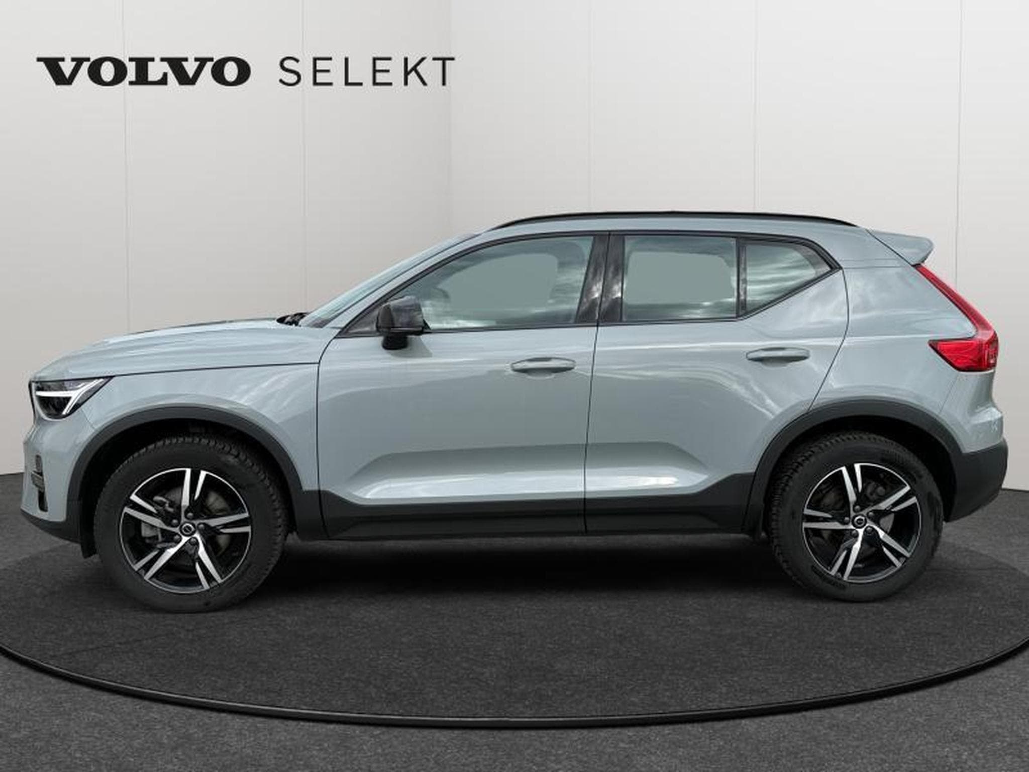 Volvo XC40 B3 Plus Dark / Essence (2025) - Photo 2